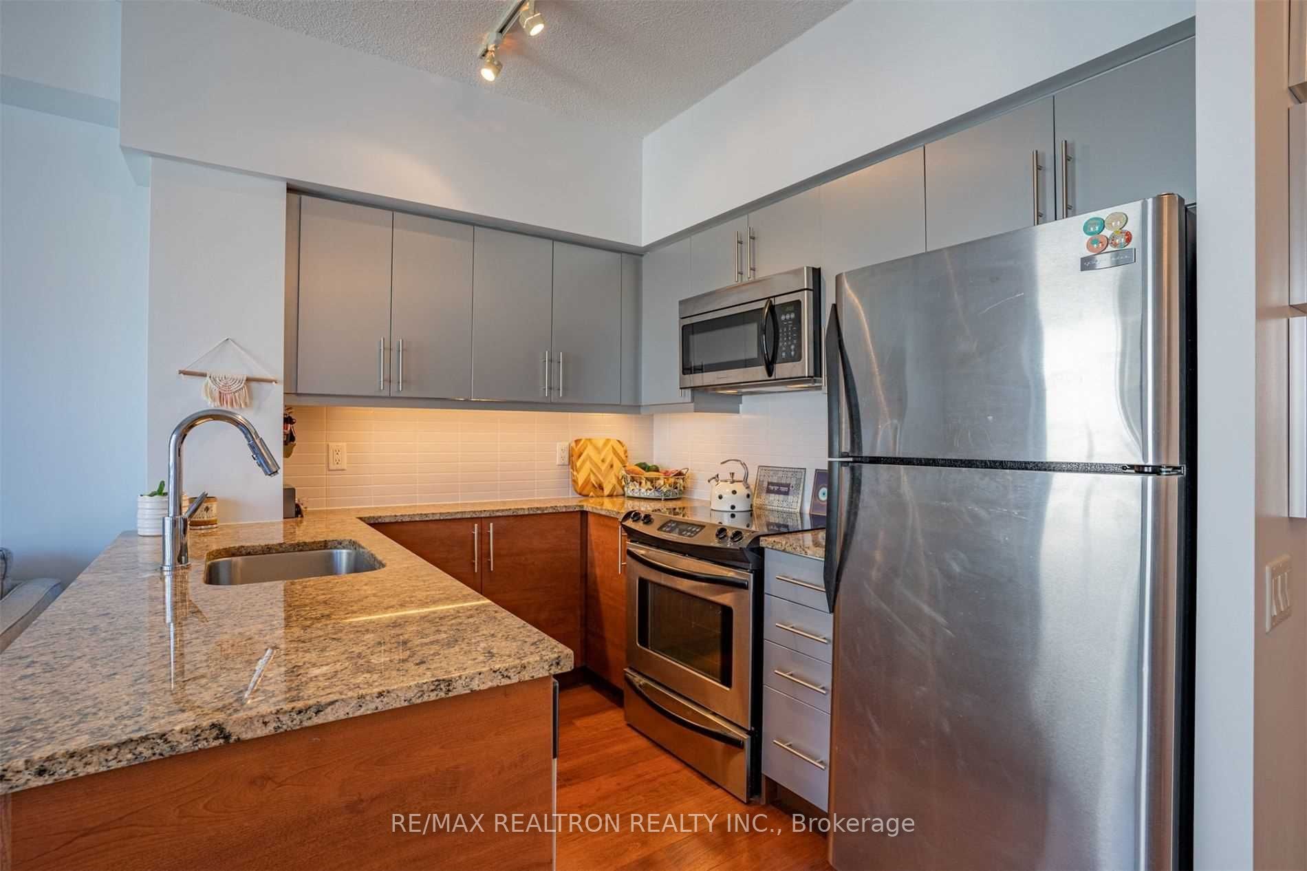 83 Redpath Avenue 911, Toronto, ON M4S 0A2 photo 4
