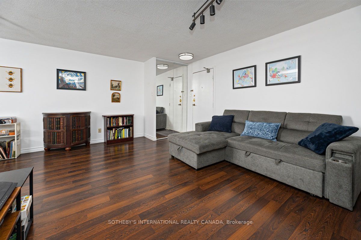 89 McCaul Street 520, Toronto, ON M5T 2X3 photo 3