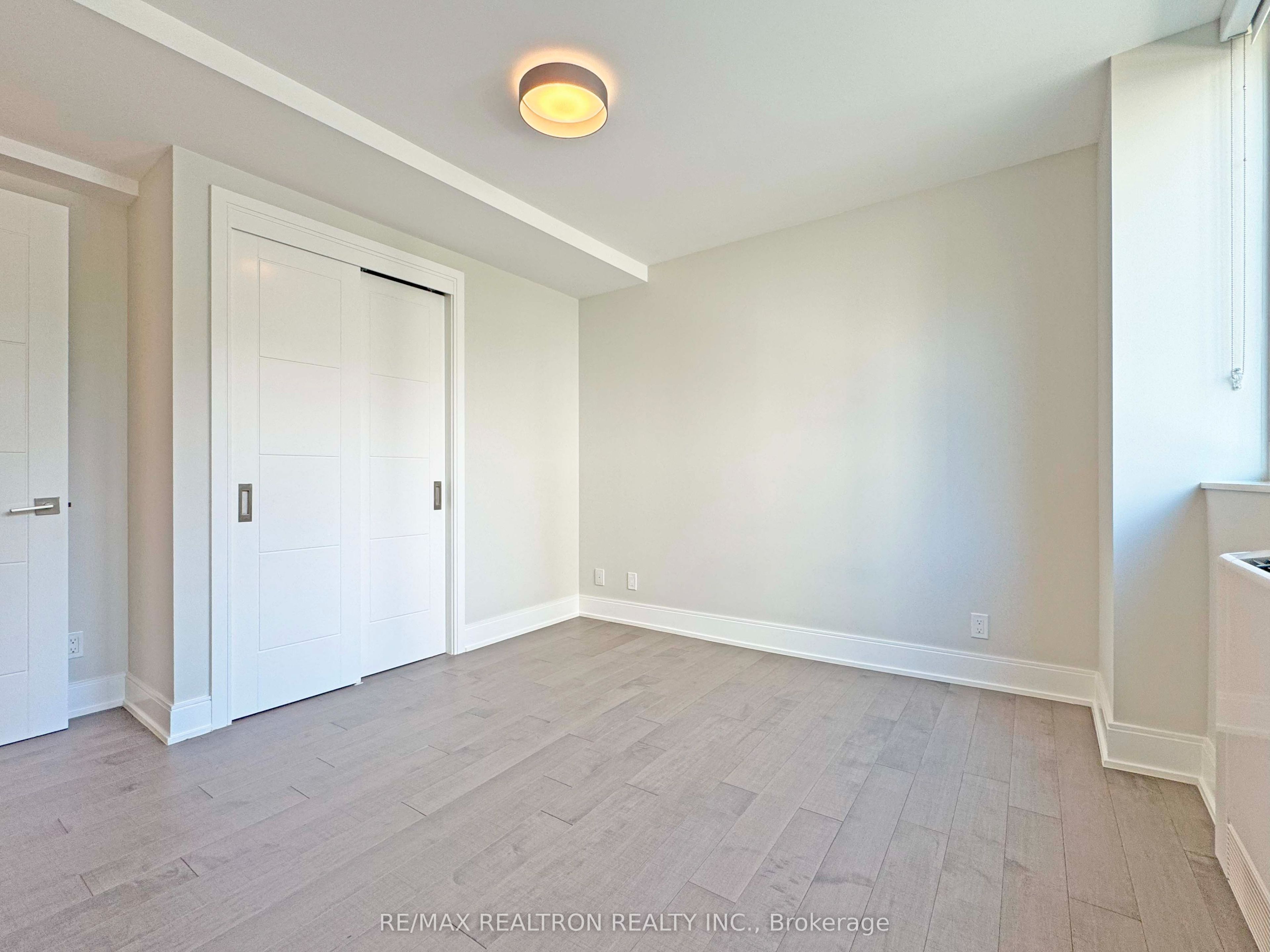 11 Walmer Road 304, Toronto, ON M5R 2W9 photo 5