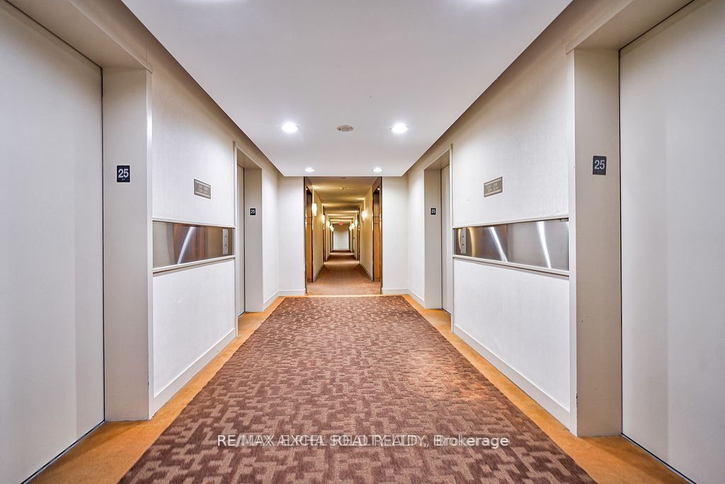 10 Northtown Way 2511, Toronto, ON M2N 7L4 photo 3
