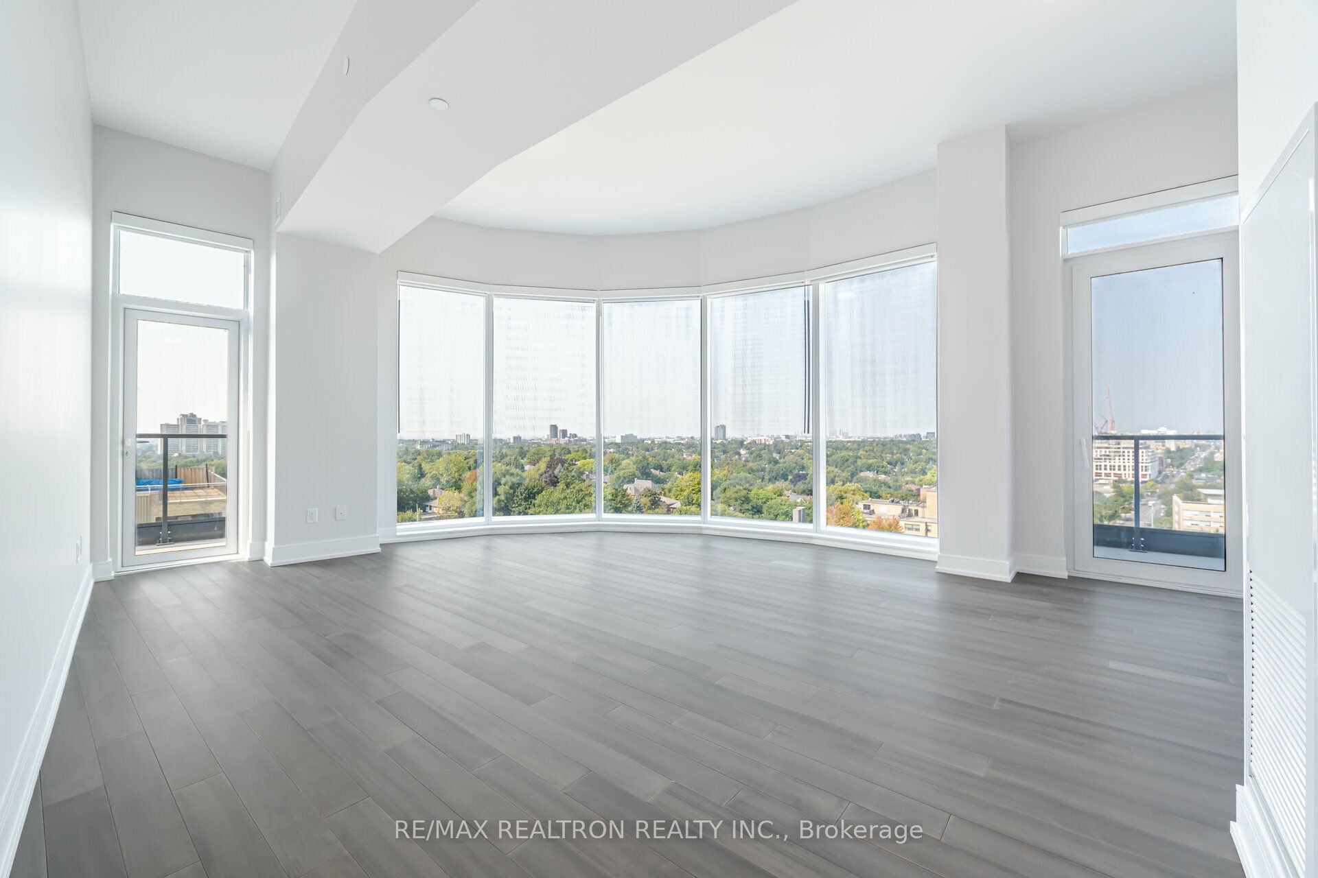 2525 Bathurst Street 1305, Toronto, ON M6B 2Y9 photo 2