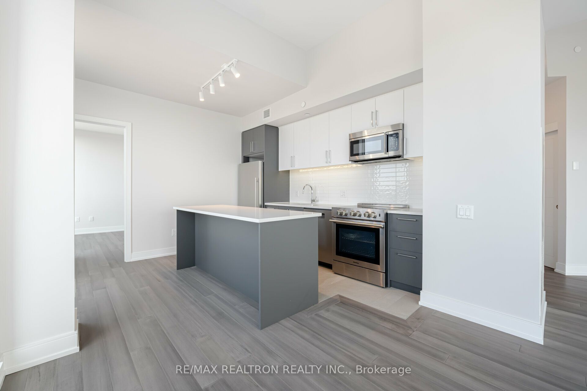 2525 Bathurst Street 1305, Toronto, ON M6B 2Y9 photo 5