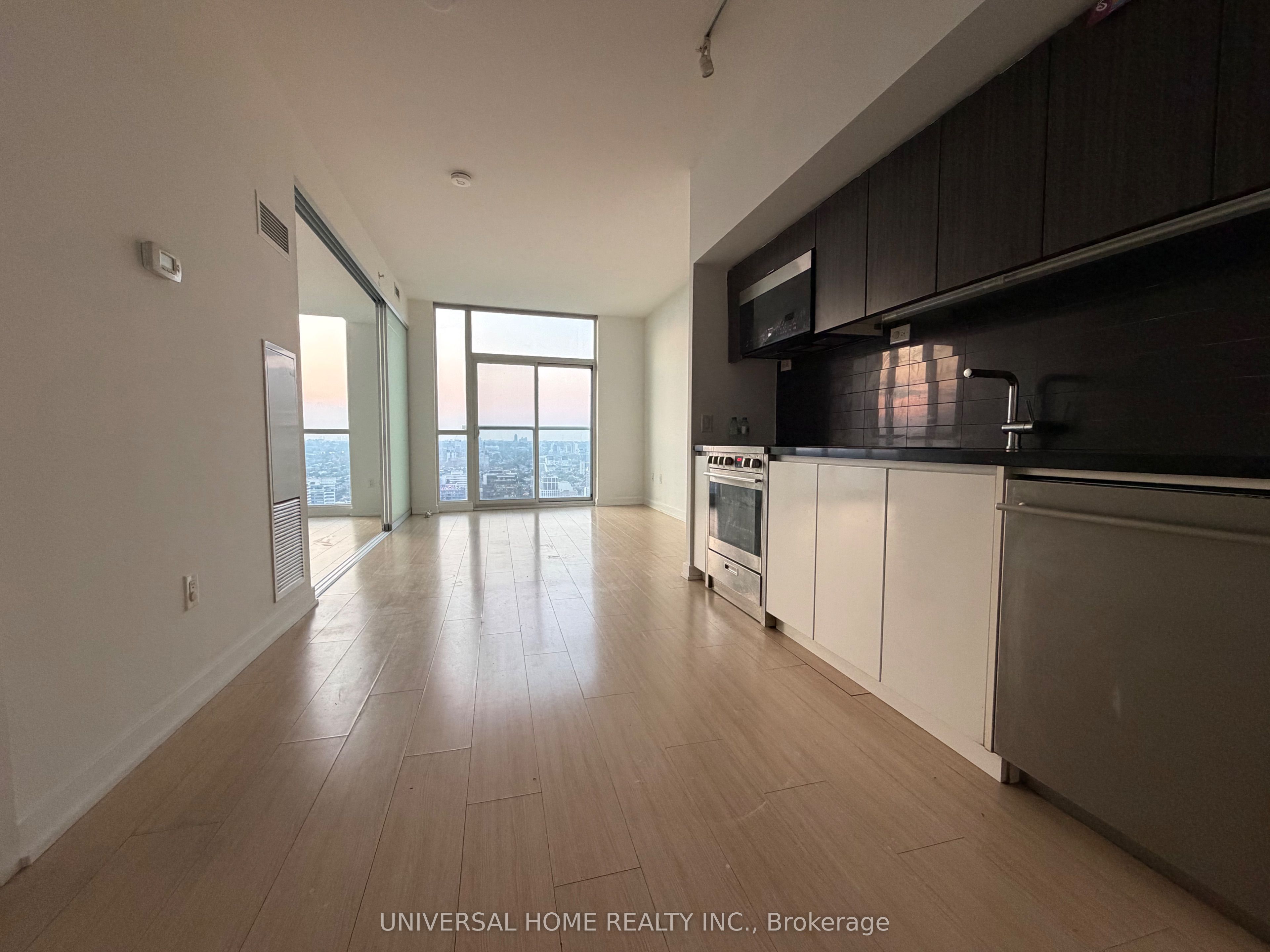 85 Queens Wharf Road 4511, Toronto, ON M5V 0J9 photo 2
