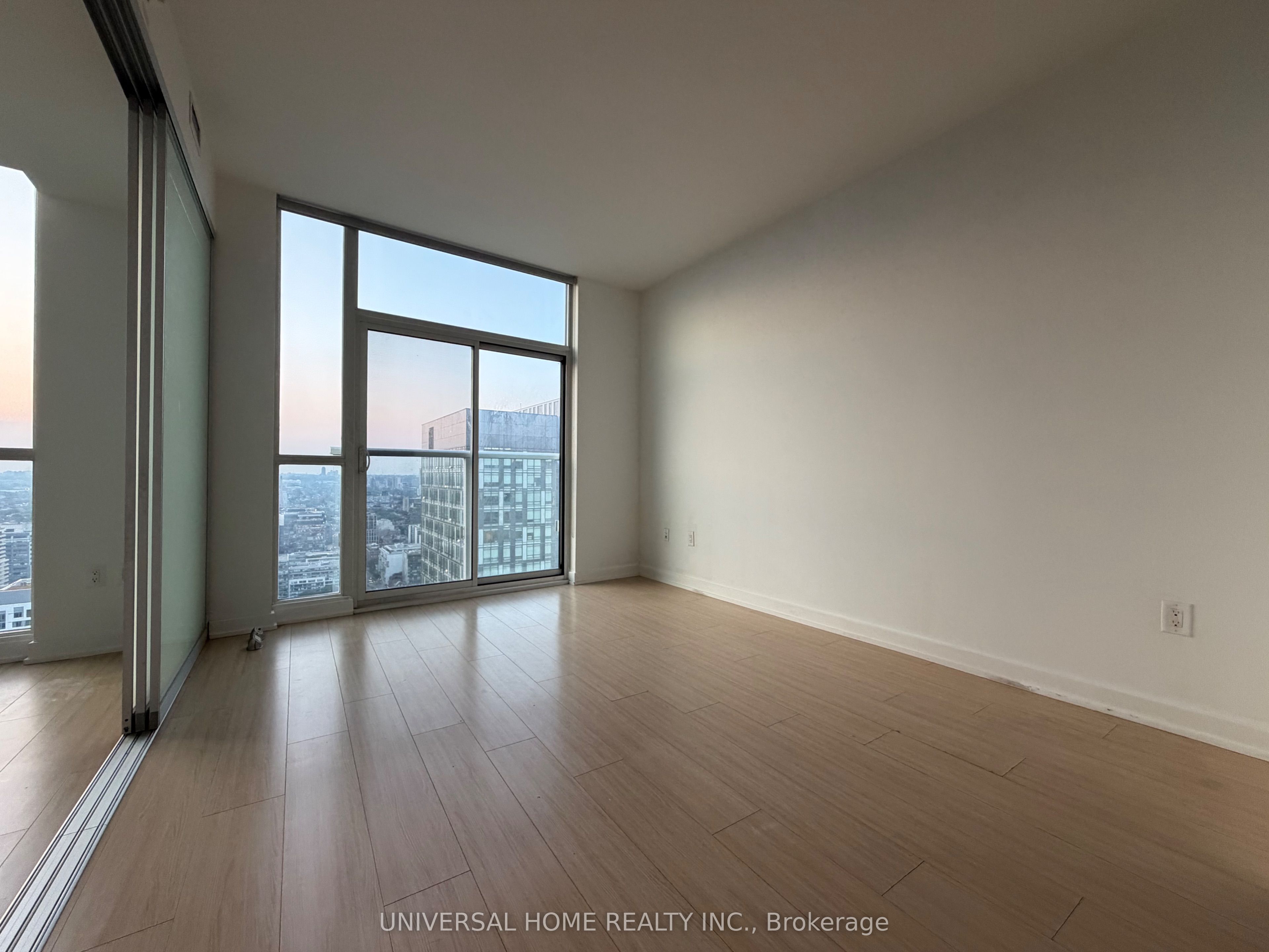 85 Queens Wharf Road 4511, Toronto, ON M5V 0J9 photo 3