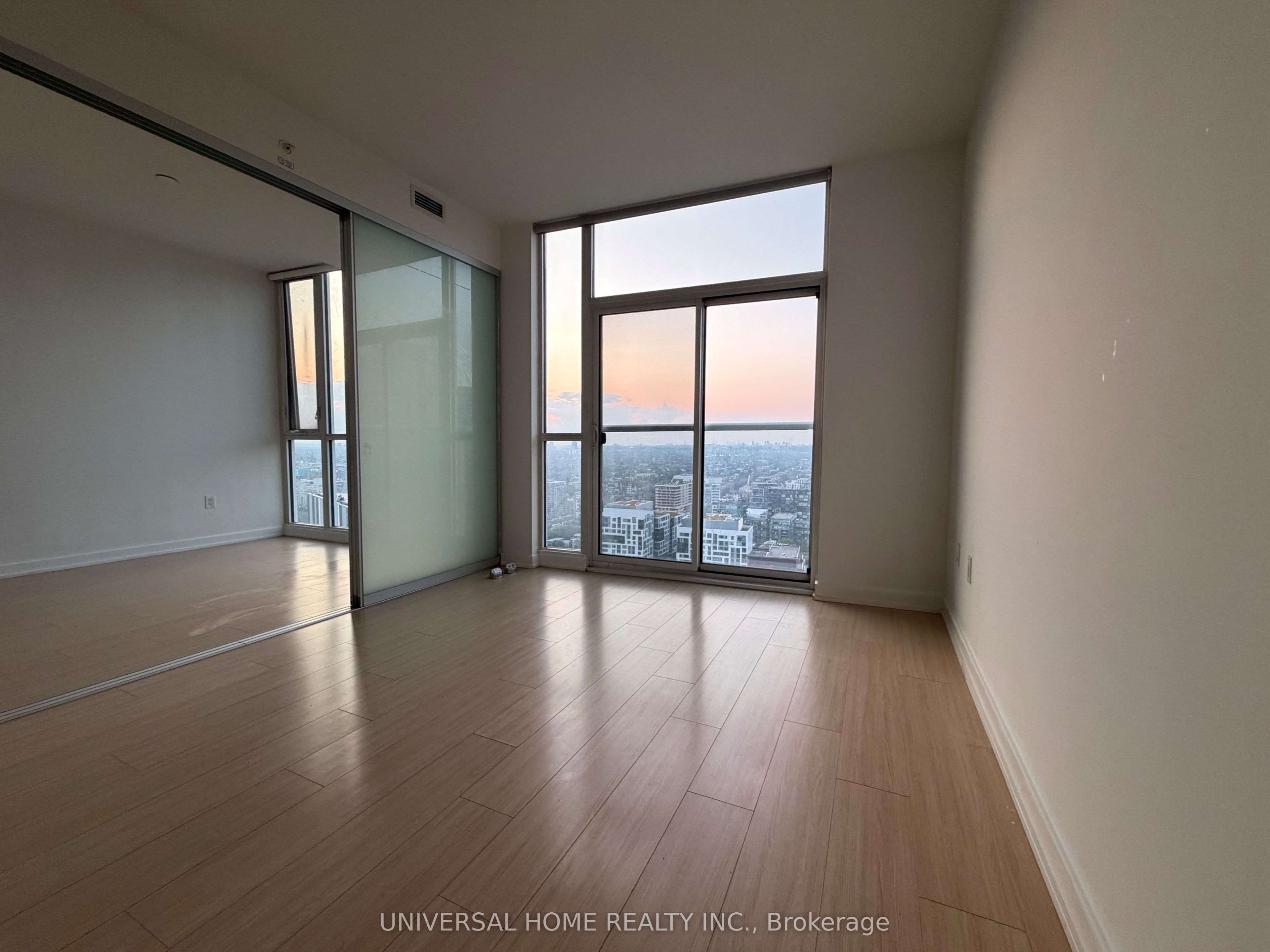 85 Queens Wharf Road 4511, Toronto, ON M5V 0J9 photo 4