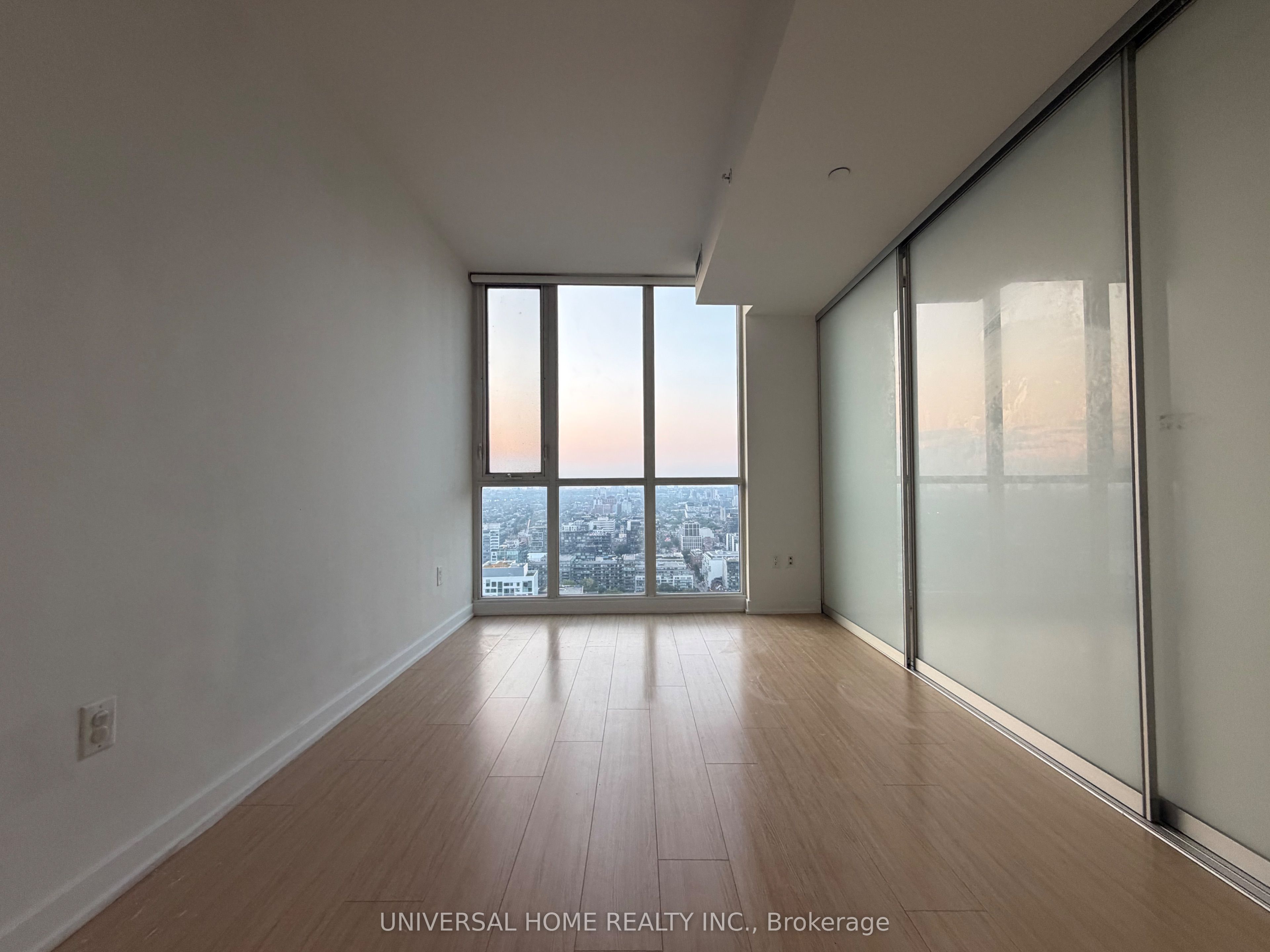 85 Queens Wharf Road 4511, Toronto, ON M5V 0J9 photo 5
