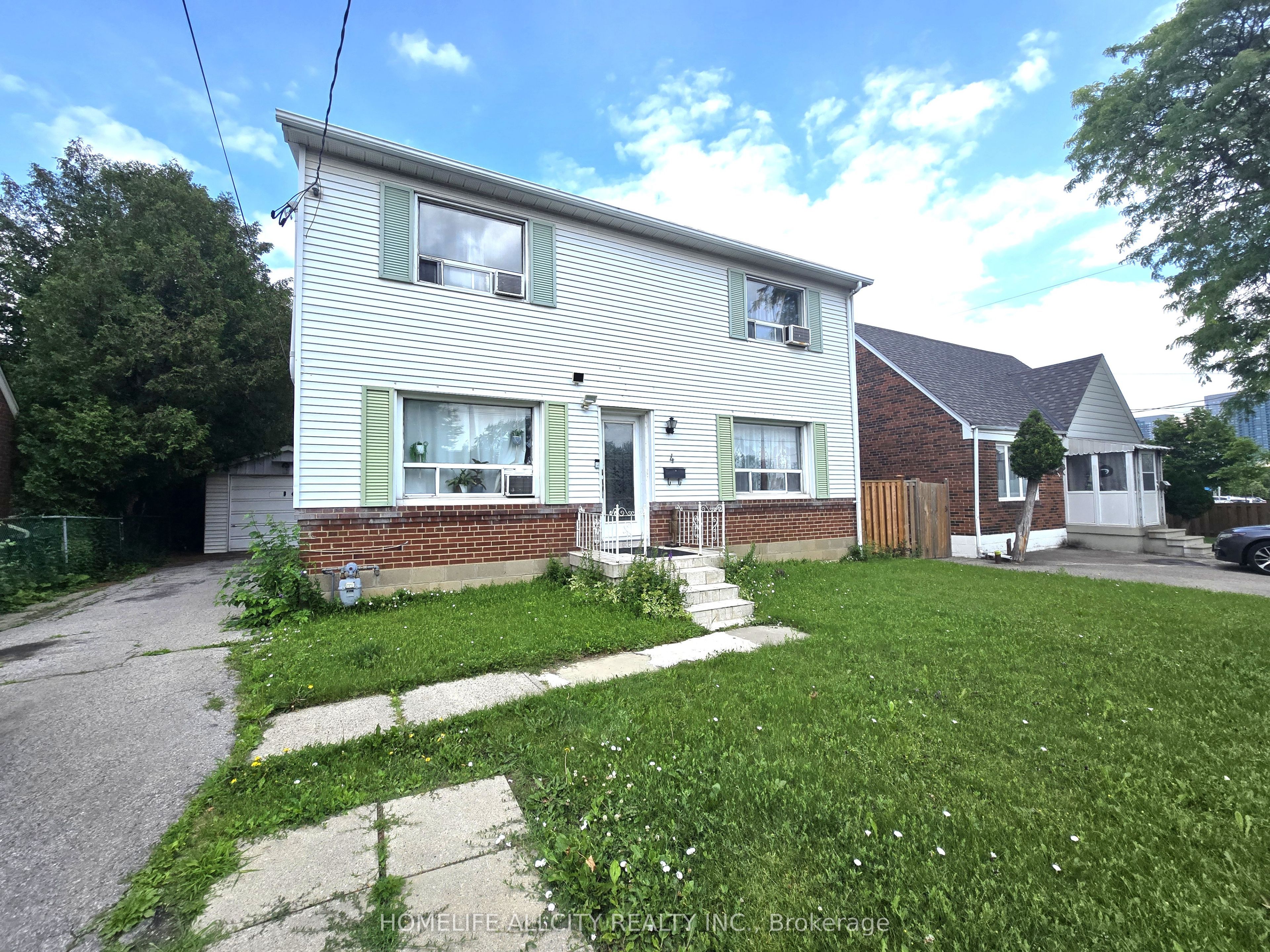 4 Bevdale Road N, Toronto, ON M2N 2G2