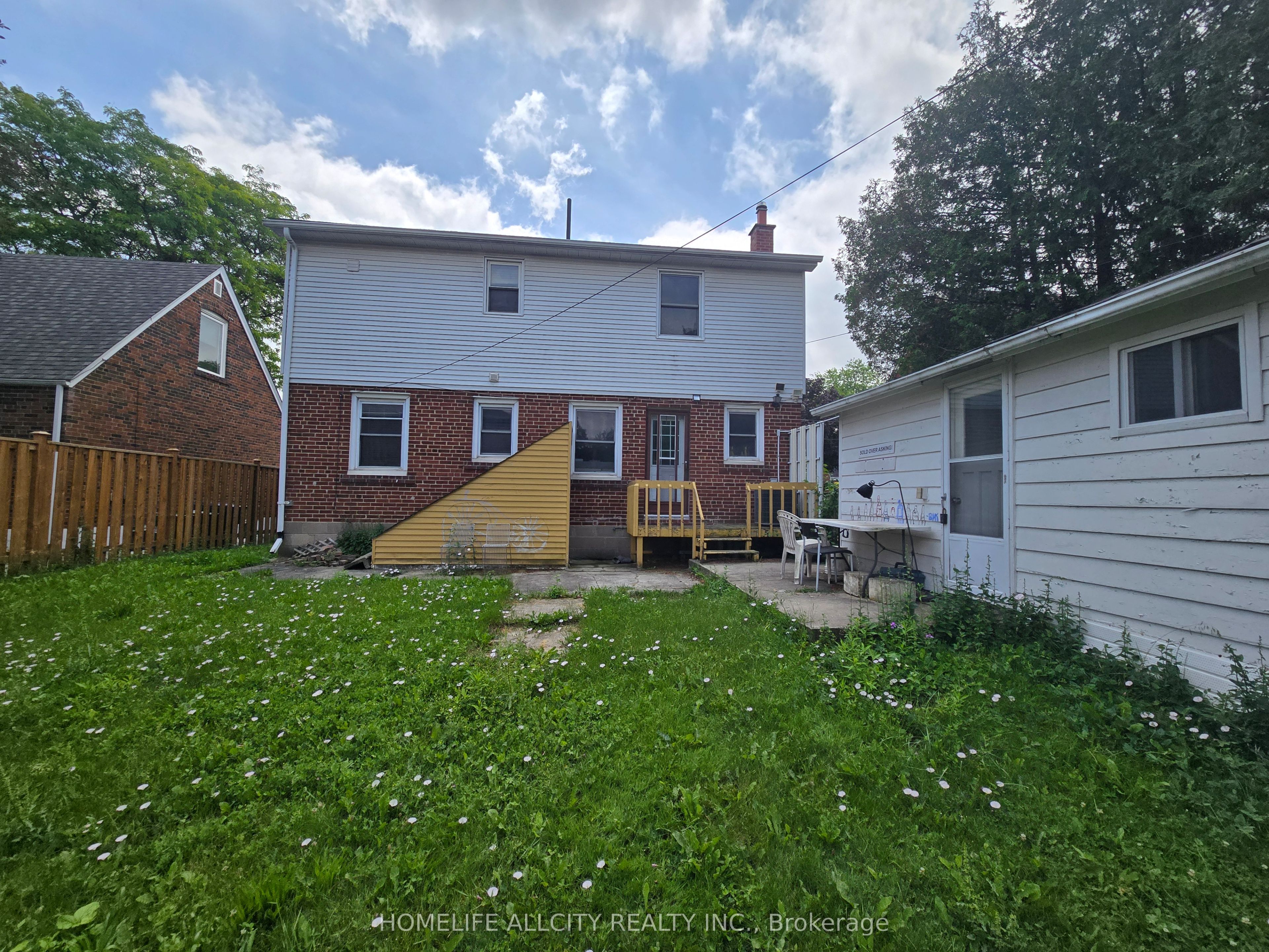 4 Bevdale Road N, Toronto, ON M2N 2G2 photo 2