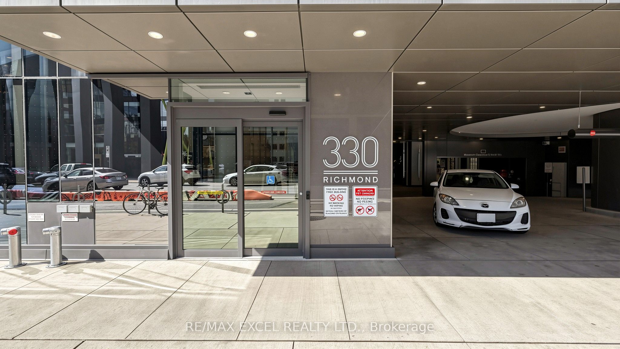 330 Richmond Street W 1010, Toronto, ON M5V 1X2 photo 2