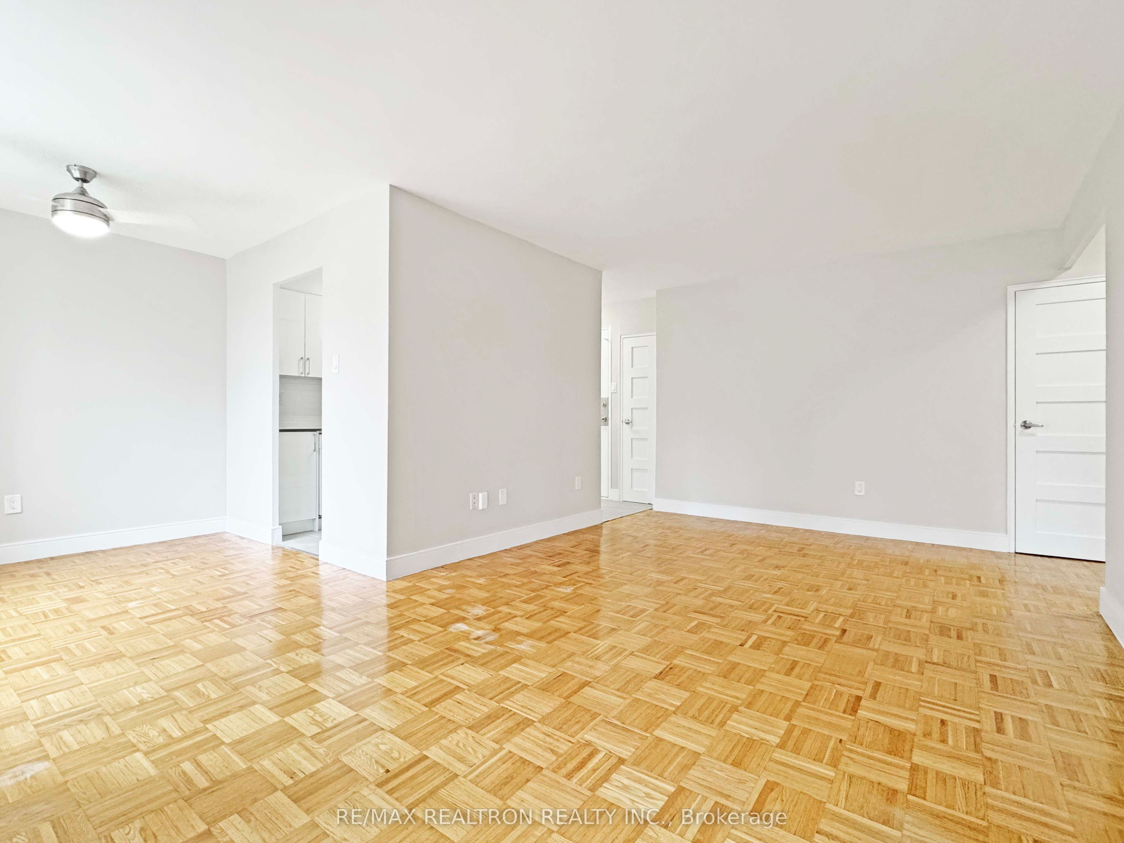 55 Isabella Street 1202, Toronto, ON M4Y 1M8 photo 3