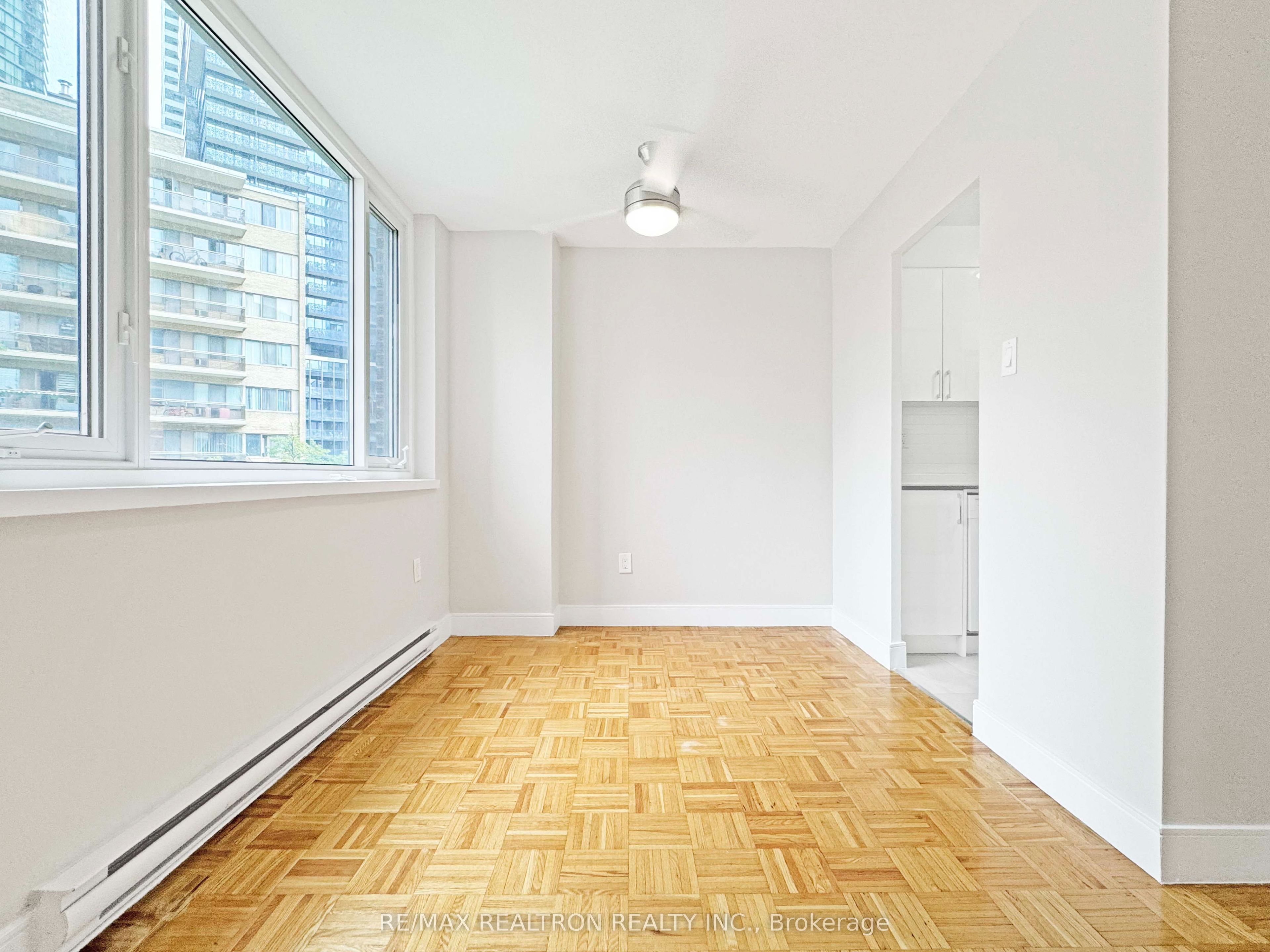 55 Isabella Street 1202, Toronto, ON M4Y 1M8 photo 4