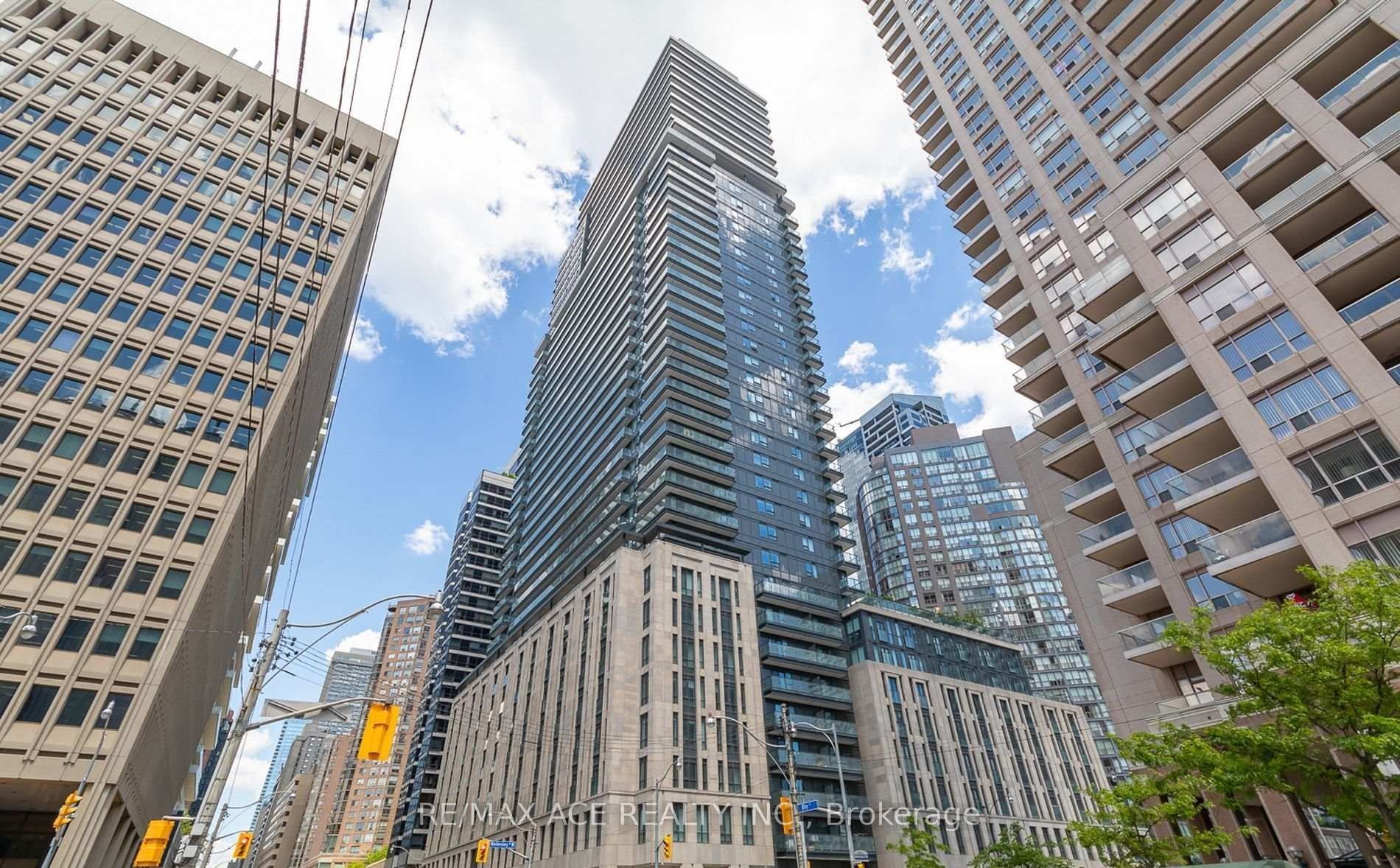 955 Bay Street 708, Toronto, ON M5S 0C6
