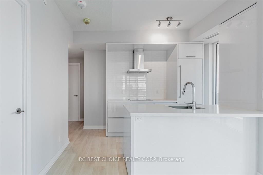 2221 Yonge Street 1803, Toronto, ON M4S 0B8 photo 5