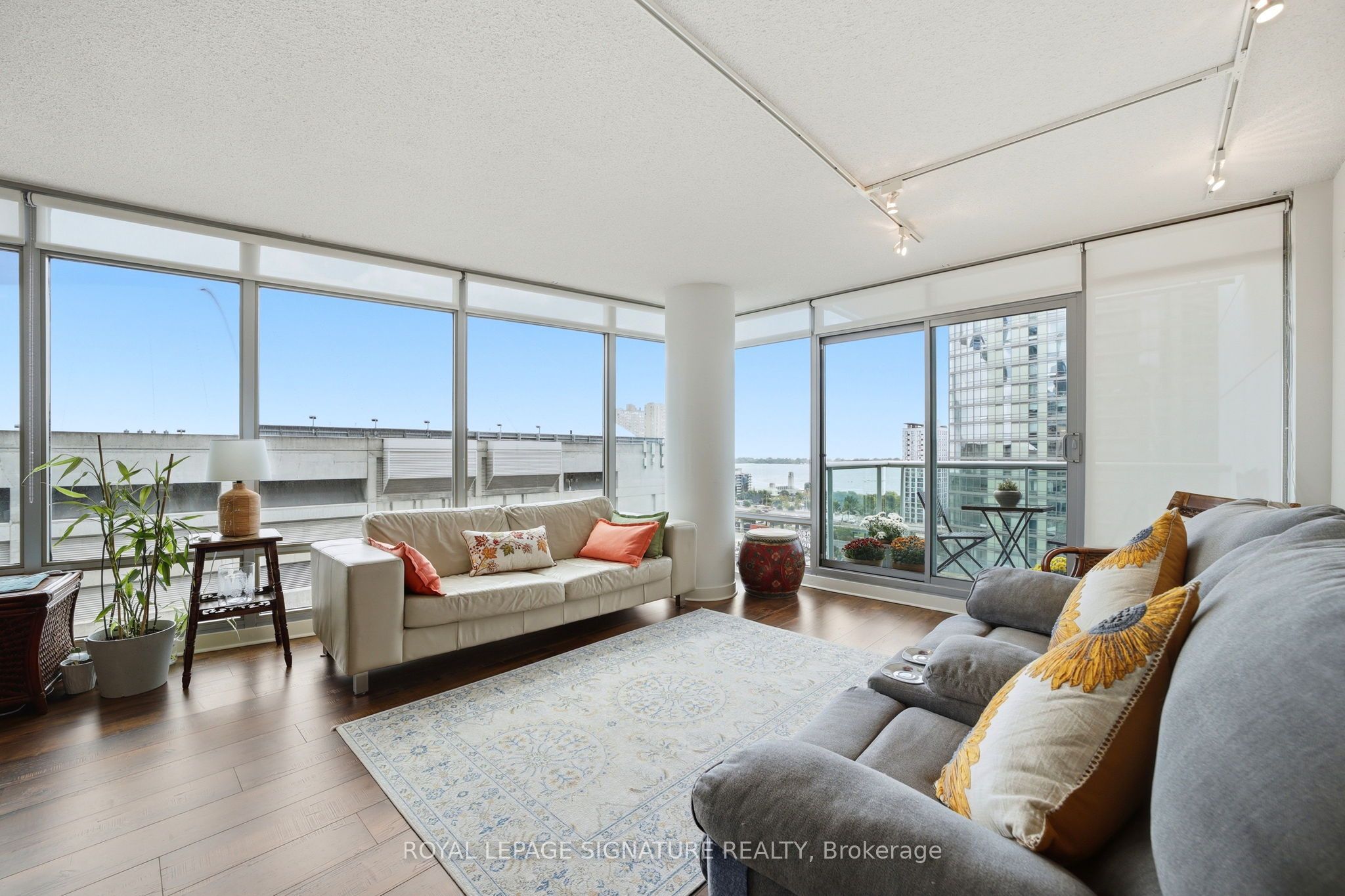 81 Navy Wharf Court 1703, Toronto, ON M5V 3S2 photo 2