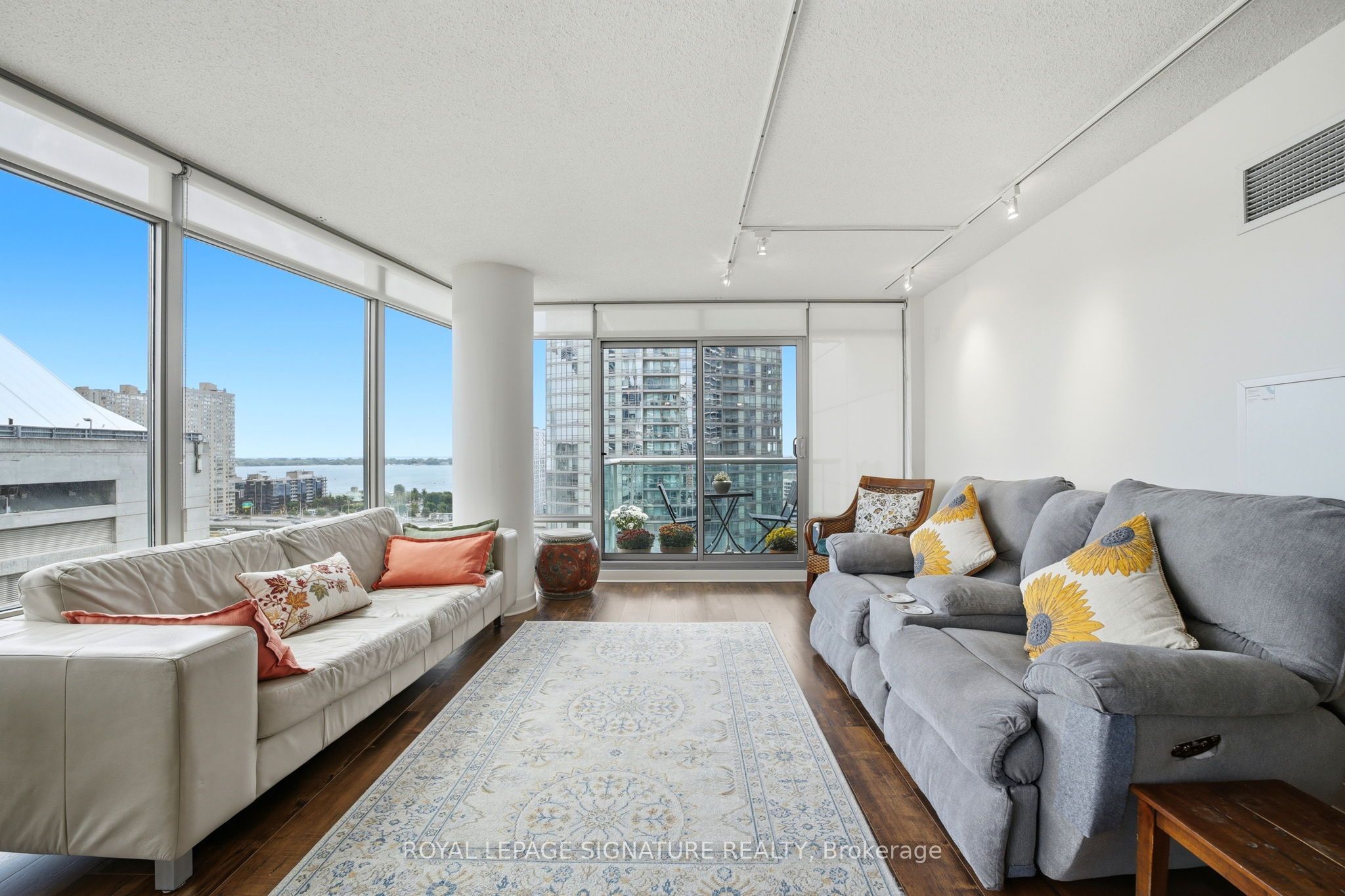 81 Navy Wharf Court 1703, Toronto, ON M5V 3S2 photo 3