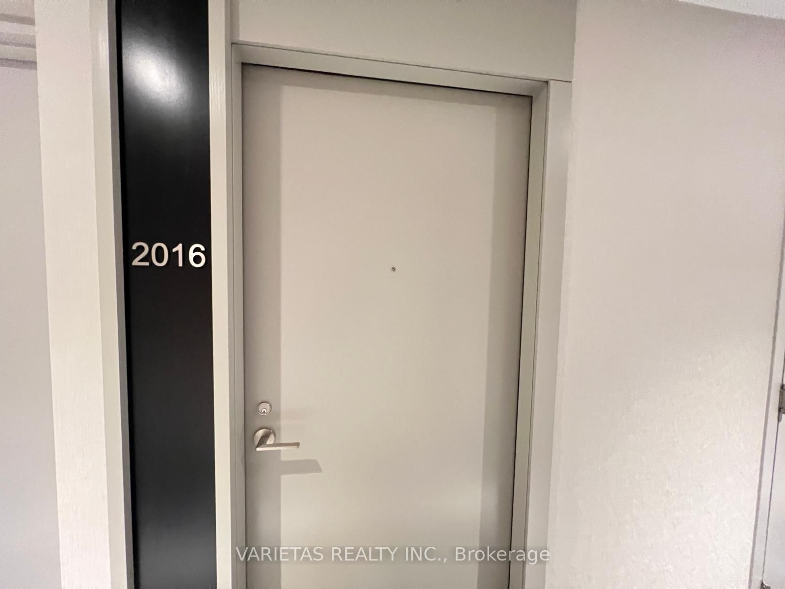 400 King Street W 2016, Toronto, ON M5V 0X8 photo 5