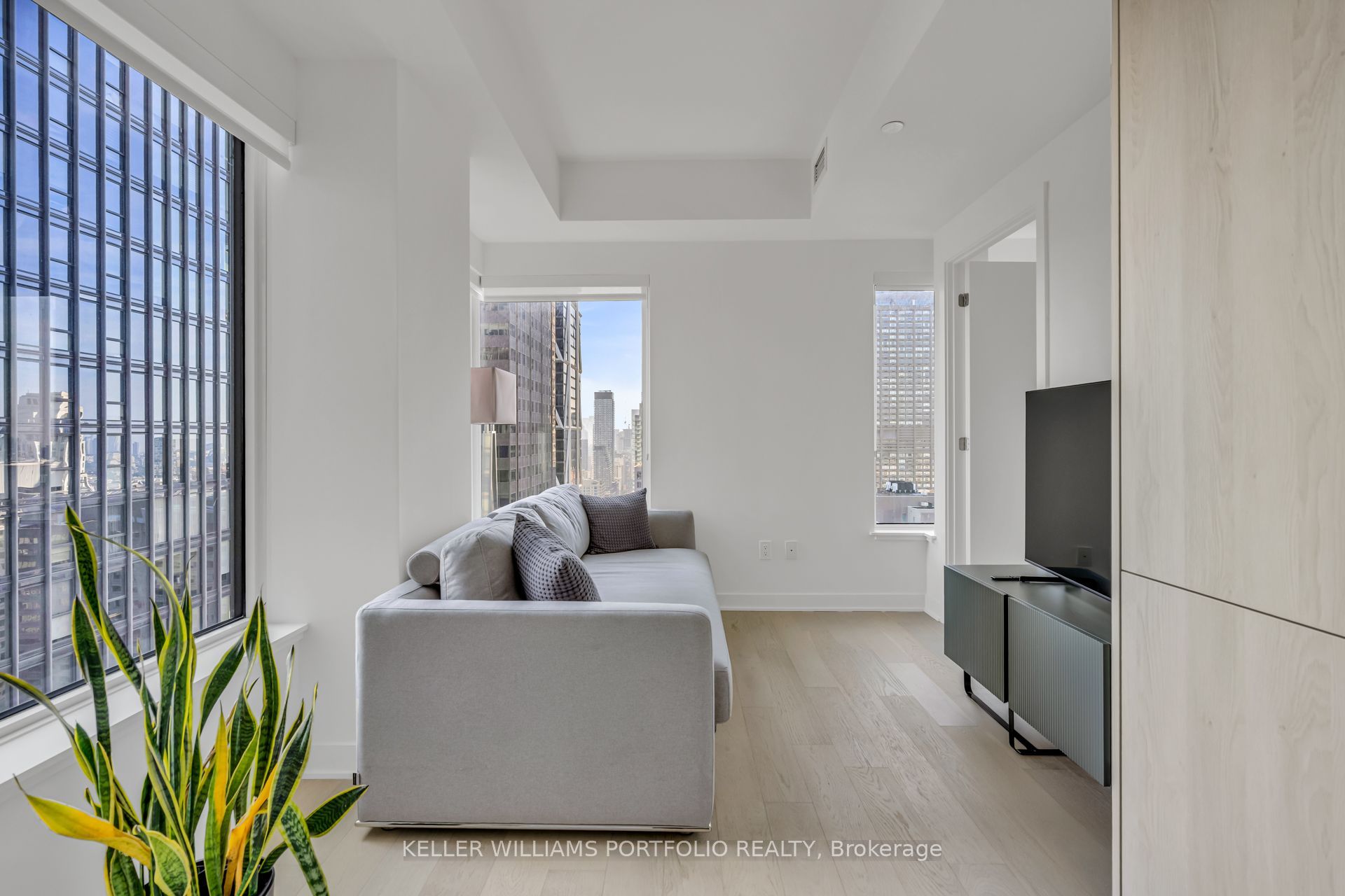 11 Yorkville Avenue 2709, Toronto, ON M4W 1L2 photo 3