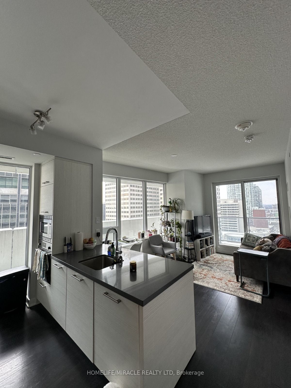 2221 Yonge Street 1609, Toronto, ON M4S 2B5 photo 2