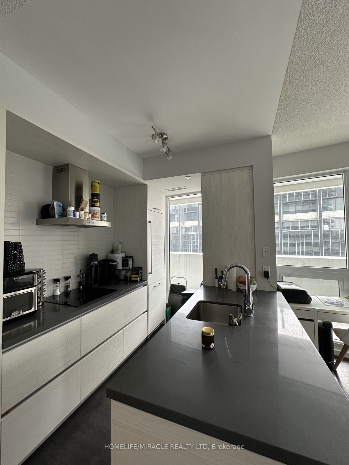 2221 Yonge Street 1609, Toronto, ON M4S 2B5 photo 4