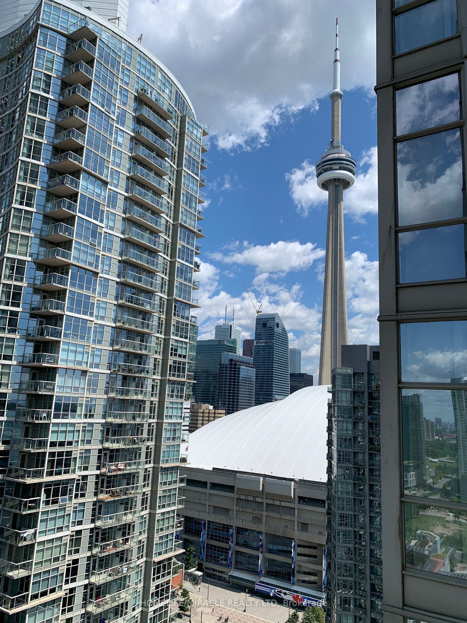 35 Mariner Terrace 2805, Toronto, ON M5V 3V9