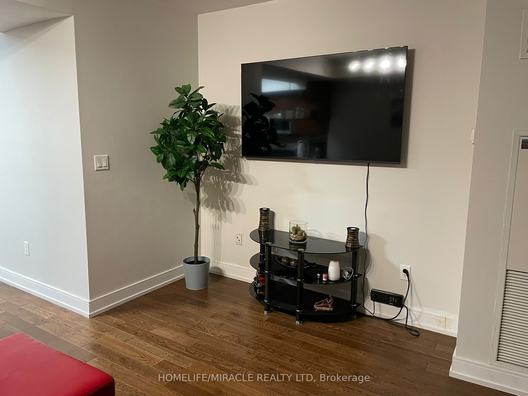 35 Mariner Terrace 2805, Toronto, ON M5V 3V9 photo 2
