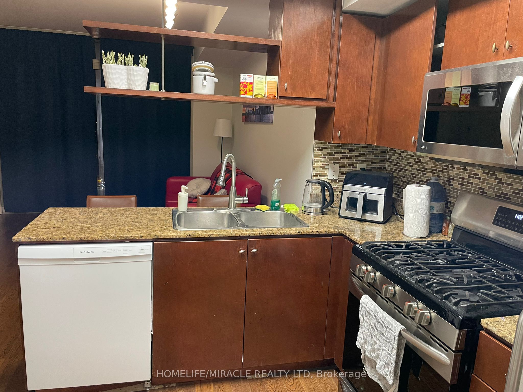 35 Mariner Terrace 2805, Toronto, ON M5V 3V9 photo 5
