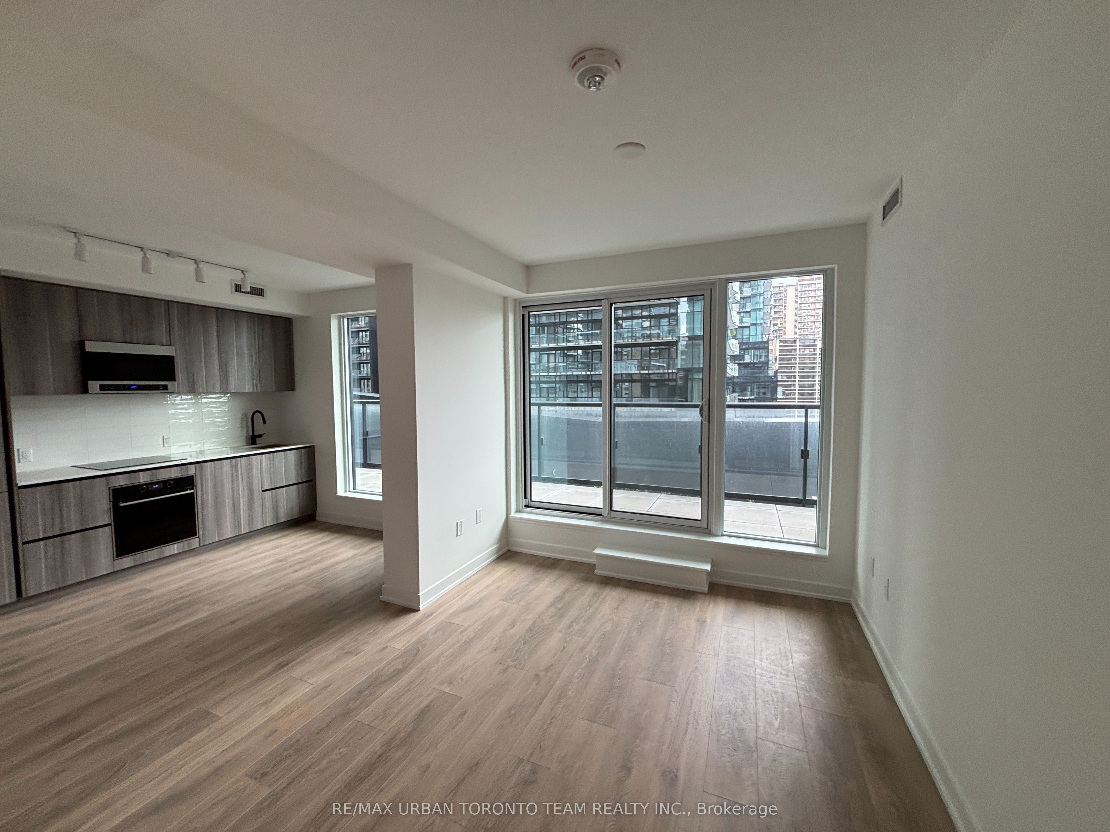 117 Broadway Avenue 701, Toronto, ON M4P 1V3 photo 4