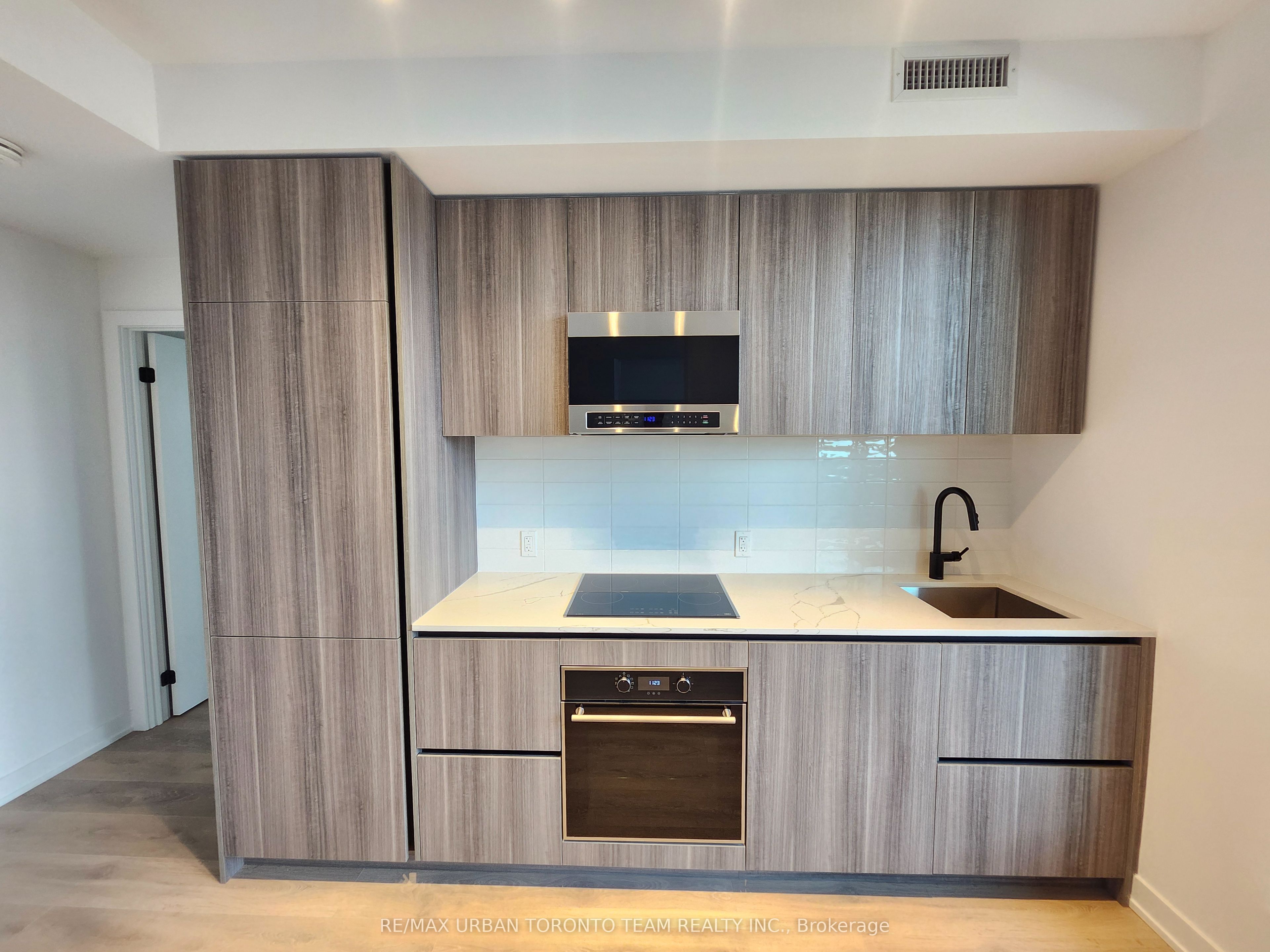 117 Broadway Avenue 701, Toronto, ON M4P 1V3 photo 5