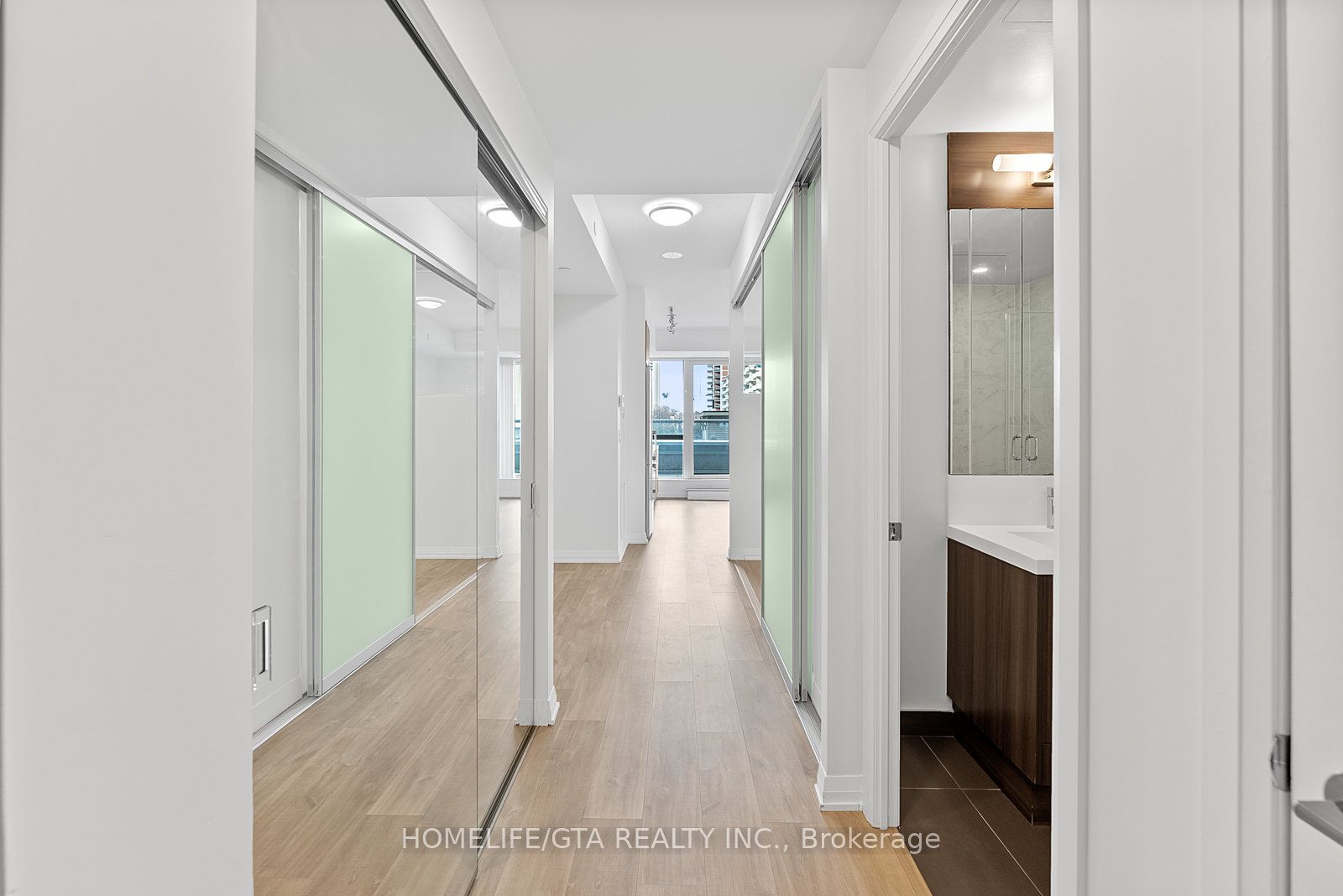 101 Erskine Avenue 1811, Toronto, ON M4P 0C5 photo 3