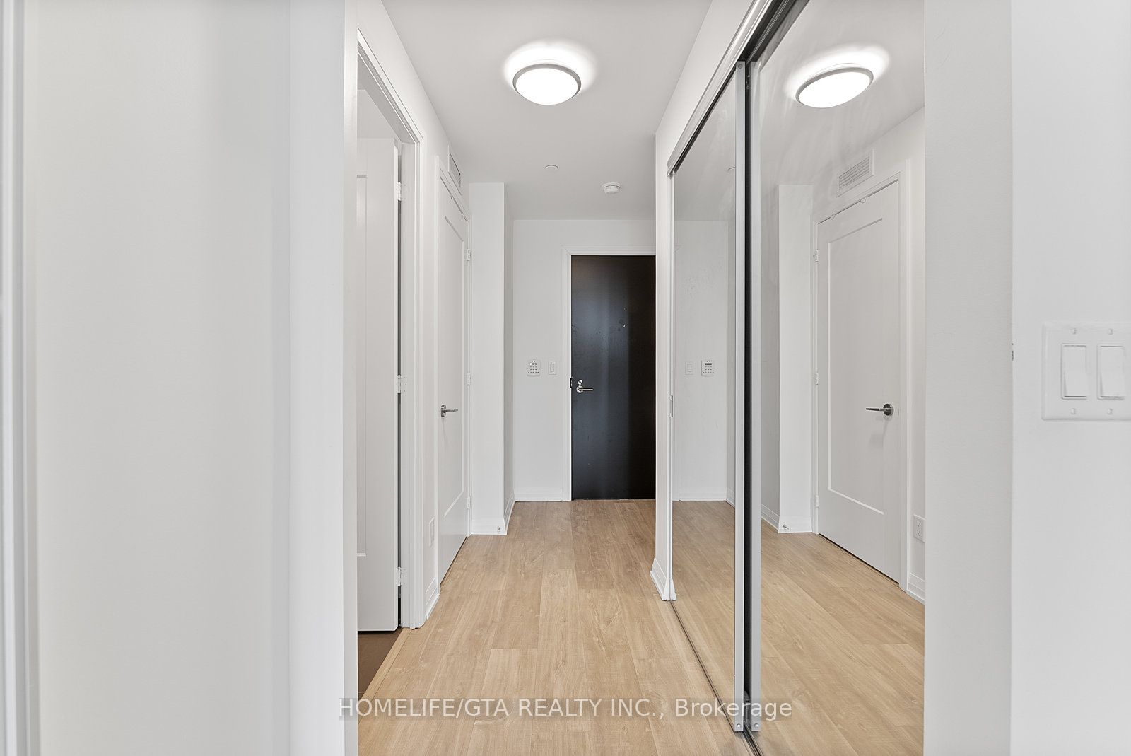 101 Erskine Avenue 1811, Toronto, ON M4P 0C5 photo 5