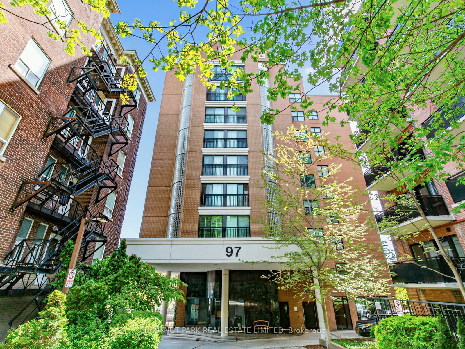 97 Lawton Boulevard 502, Toronto, ON M4V 1Z6 photo 2