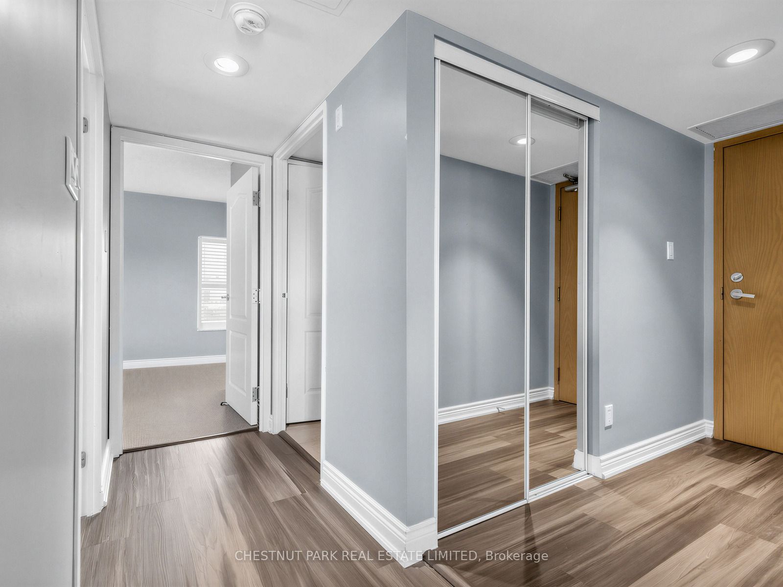 97 Lawton Boulevard 502, Toronto, ON M4V 1Z6 photo 4