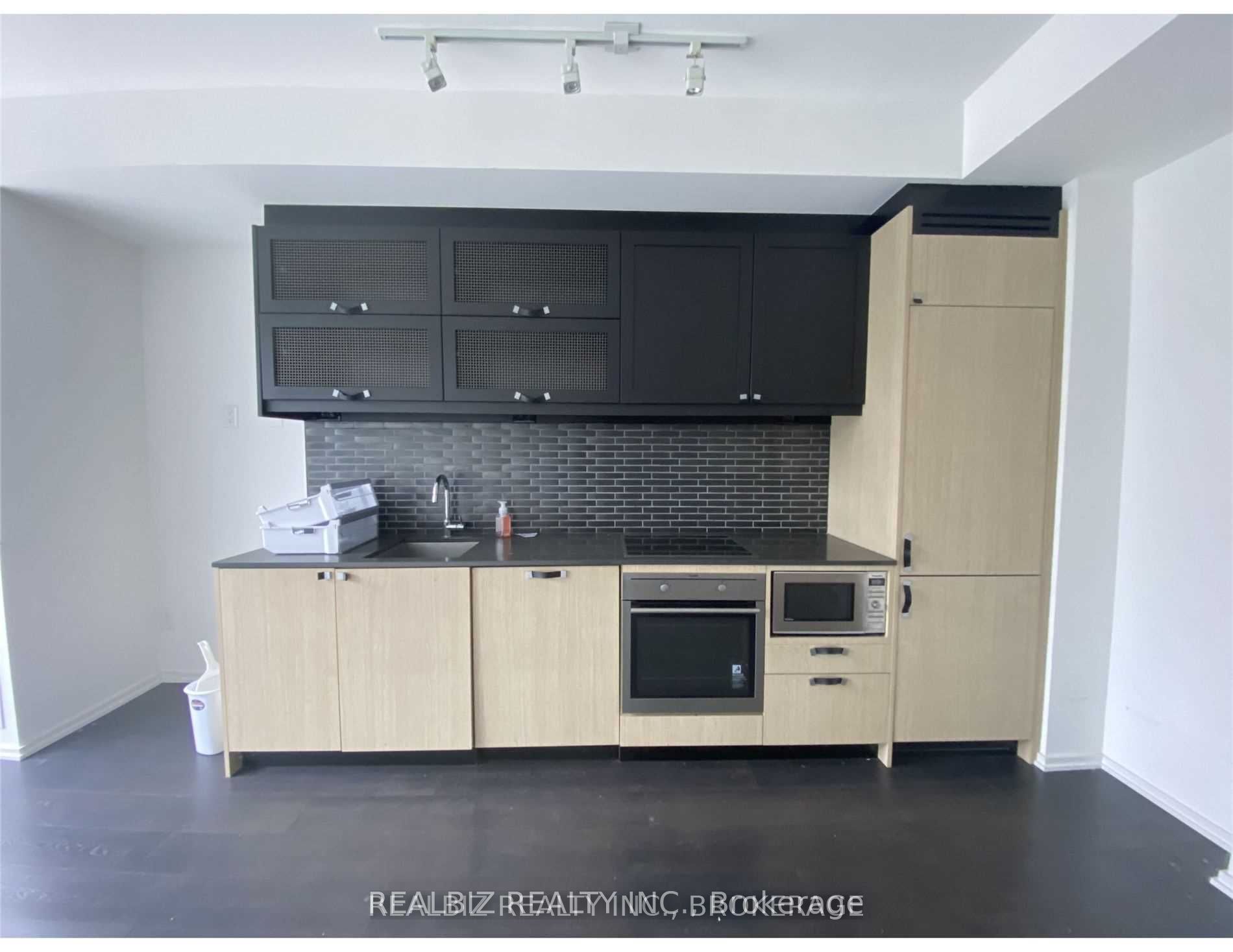 783 Bathurst Street 212, Toronto, ON M5S 1Z5 photo 4