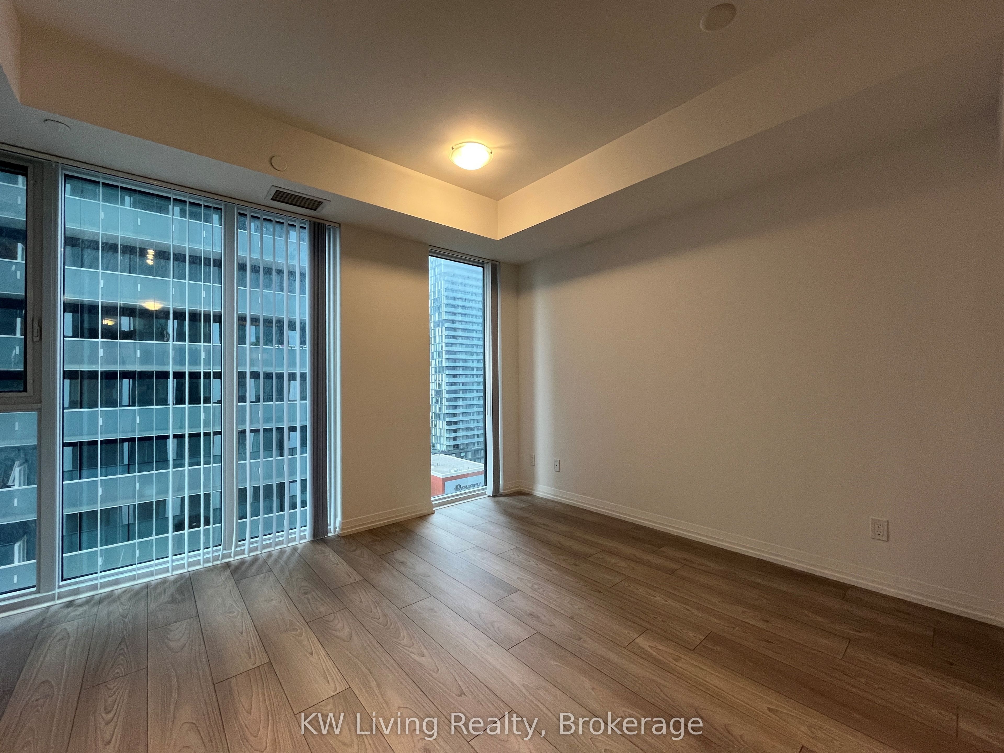 400 King Street W 2329, Toronto, ON M5V 0X8 photo 5