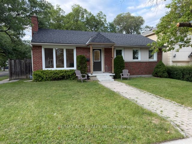 246 Horsham Avenue Main, Toronto, ON M2N 2A6