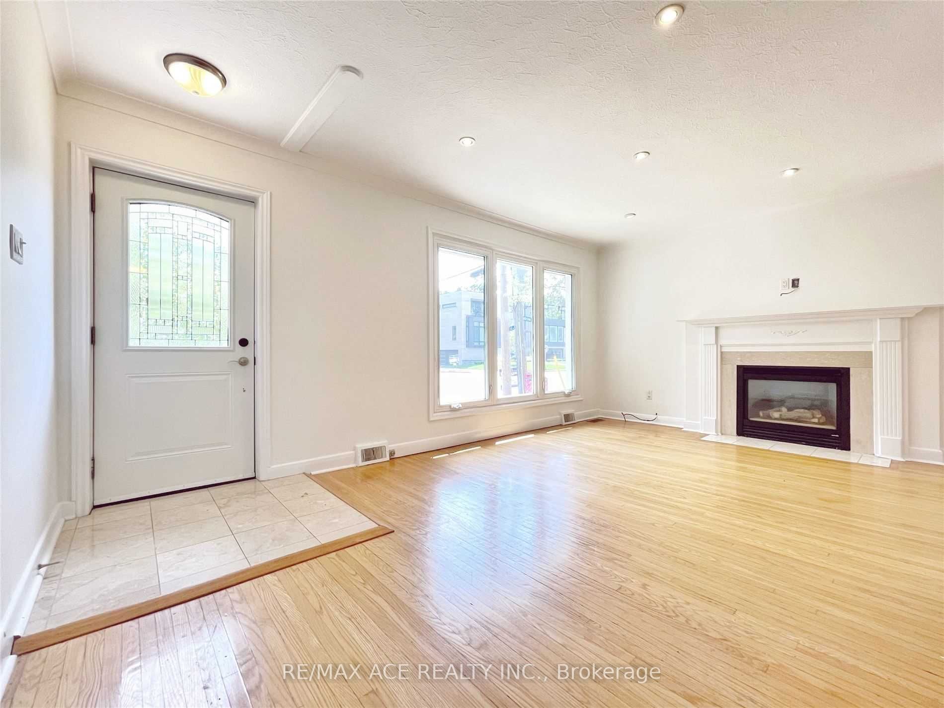 246 Horsham Avenue Main, Toronto, ON M2N 2A6 photo 3