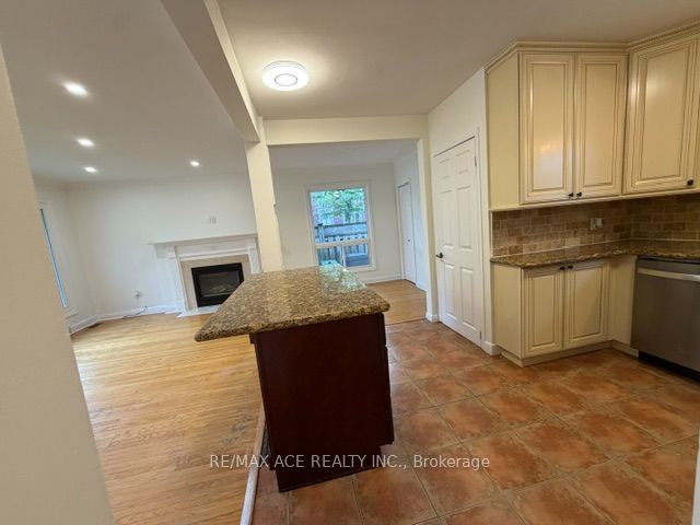 246 Horsham Avenue Main, Toronto, ON M2N 2A6 photo 4