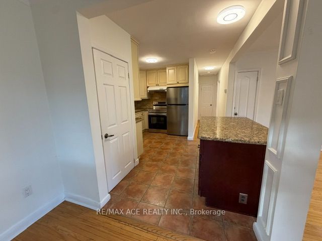 246 Horsham Avenue Main, Toronto, ON M2N 2A6 photo 5