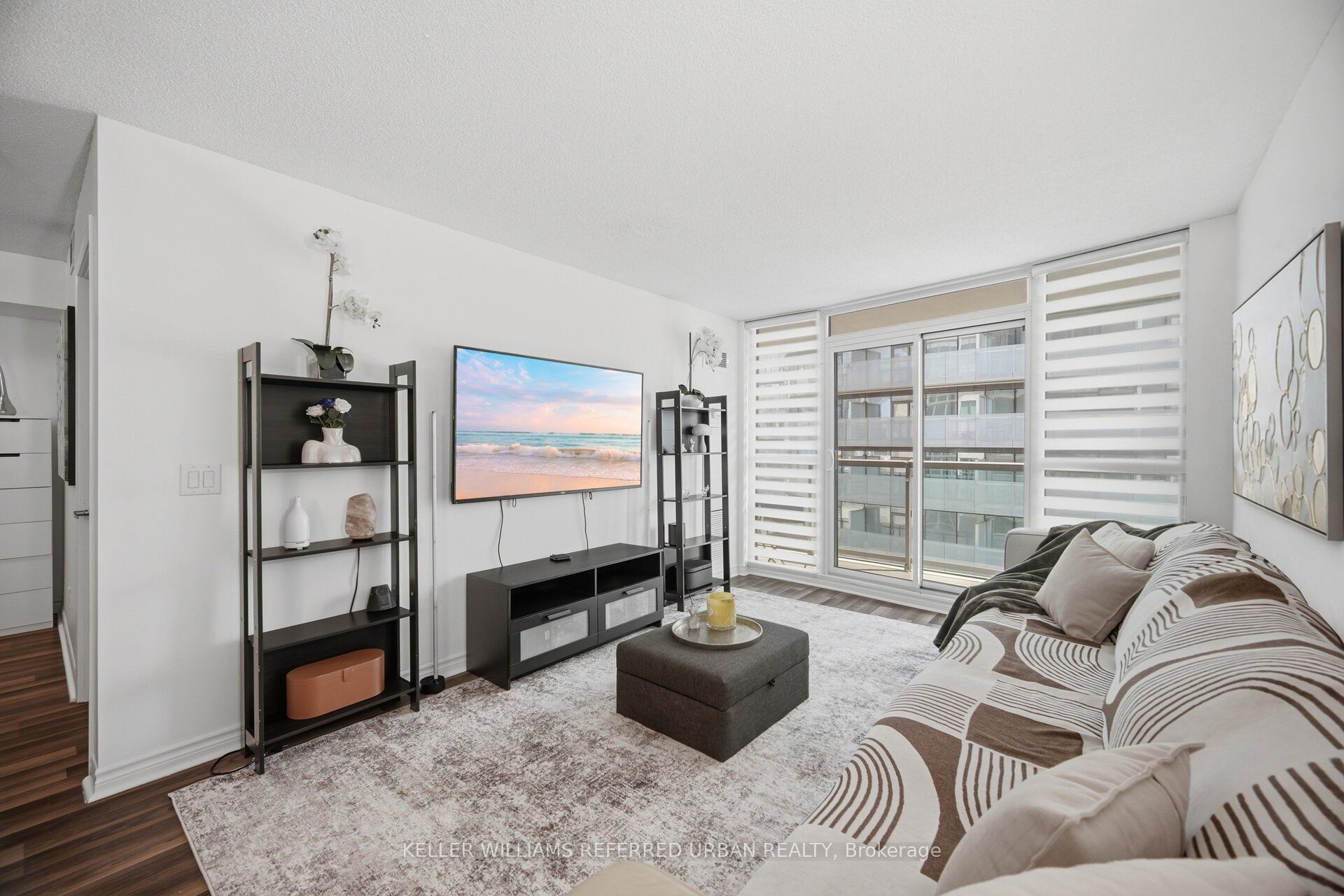 19 Grand Trunk Crescent 3708, Toronto, ON M5J 3A3 photo 4