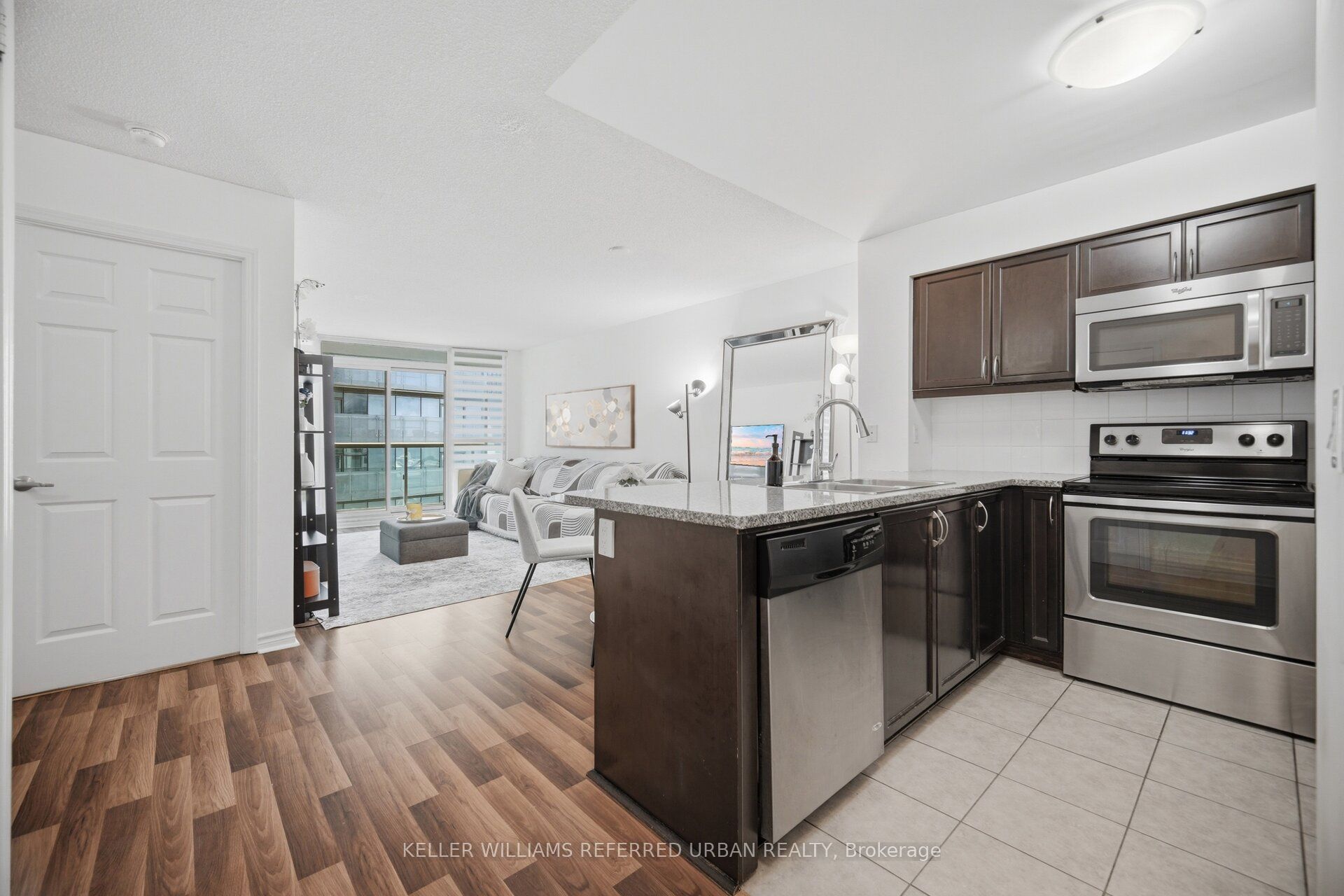 19 Grand Trunk Crescent 3708, Toronto, ON M5J 3A3 photo 5