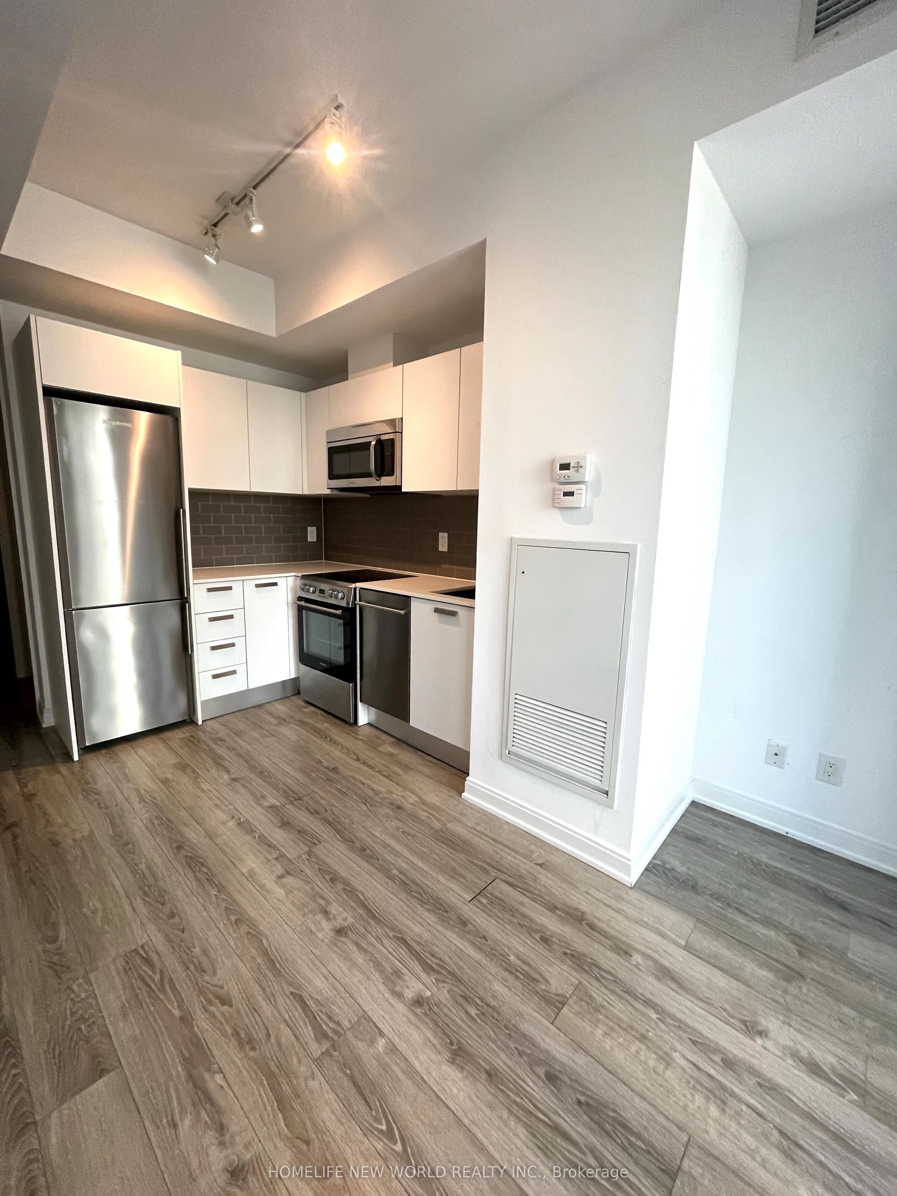 42 Charles Street E 703, Toronto, ON M4Y 1T4 photo 3