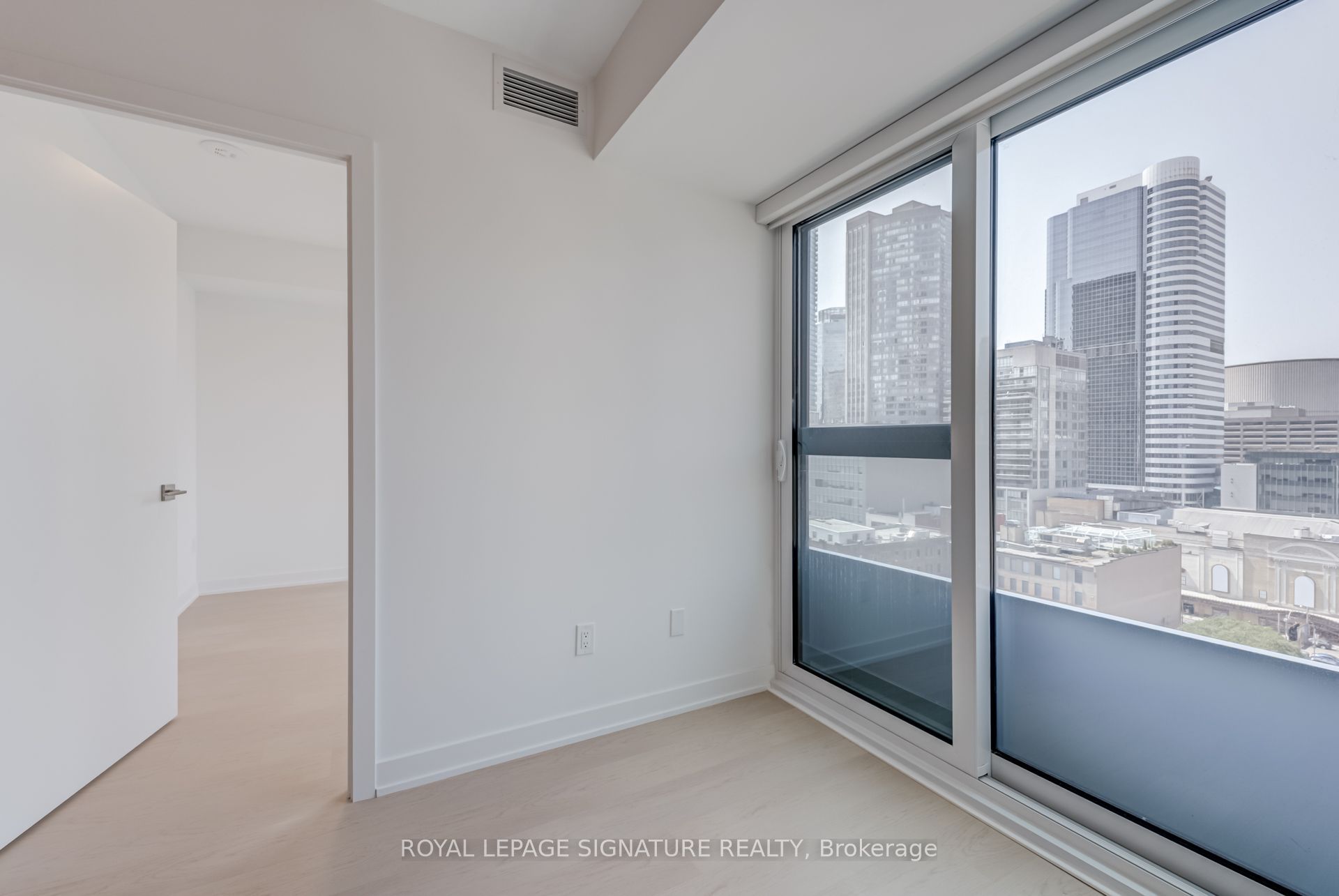 252 Church Street 1201, Toronto, ON M5B 0E6 photo 4