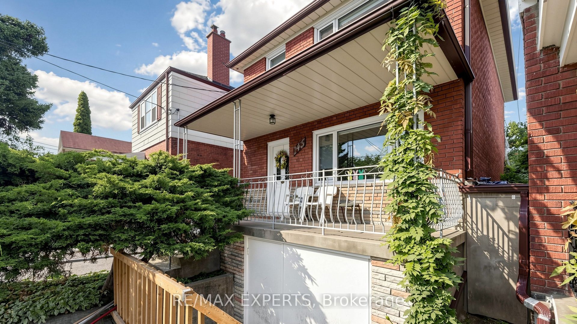 145 Gloucester Grove, Toronto, ON M6C 2A9 photo 3