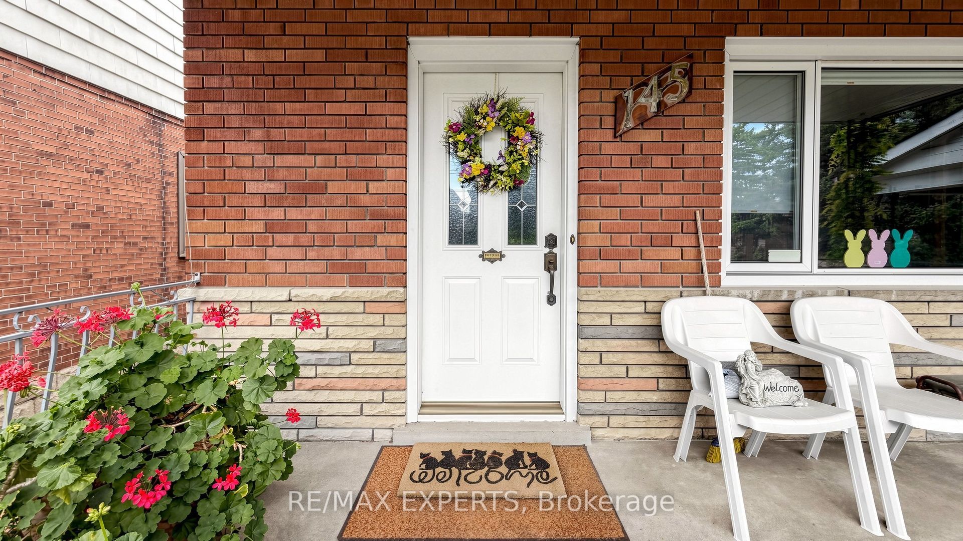 145 Gloucester Grove, Toronto, ON M6C 2A9 photo 4