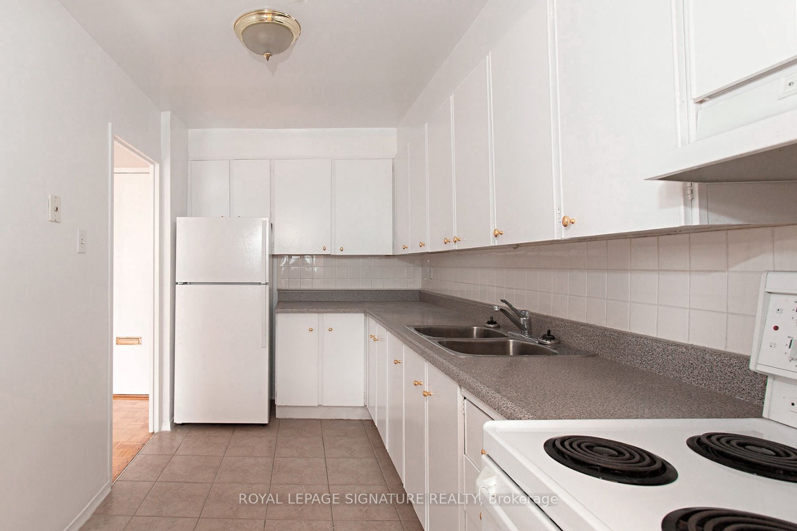 525 Eglinton Avenue 601, Toronto, ON M4P 1N5 photo 3