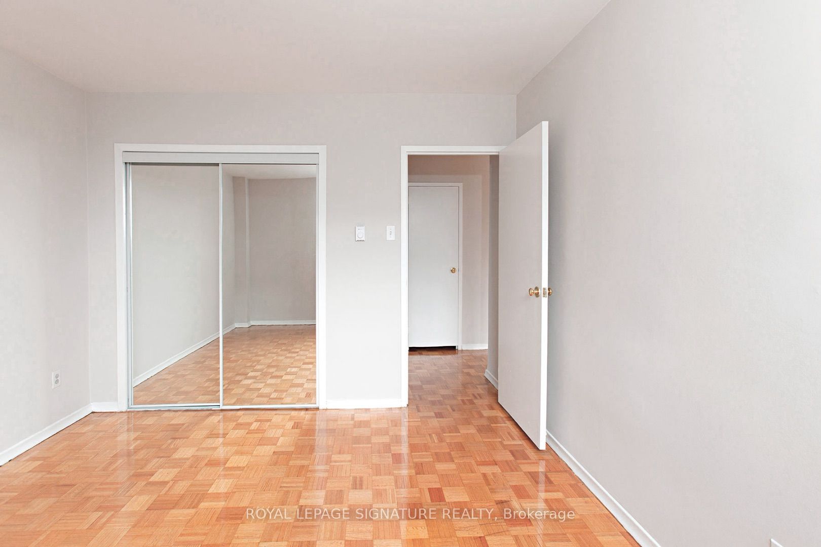525 Eglinton Avenue 601, Toronto, ON M4P 1N5 photo 5
