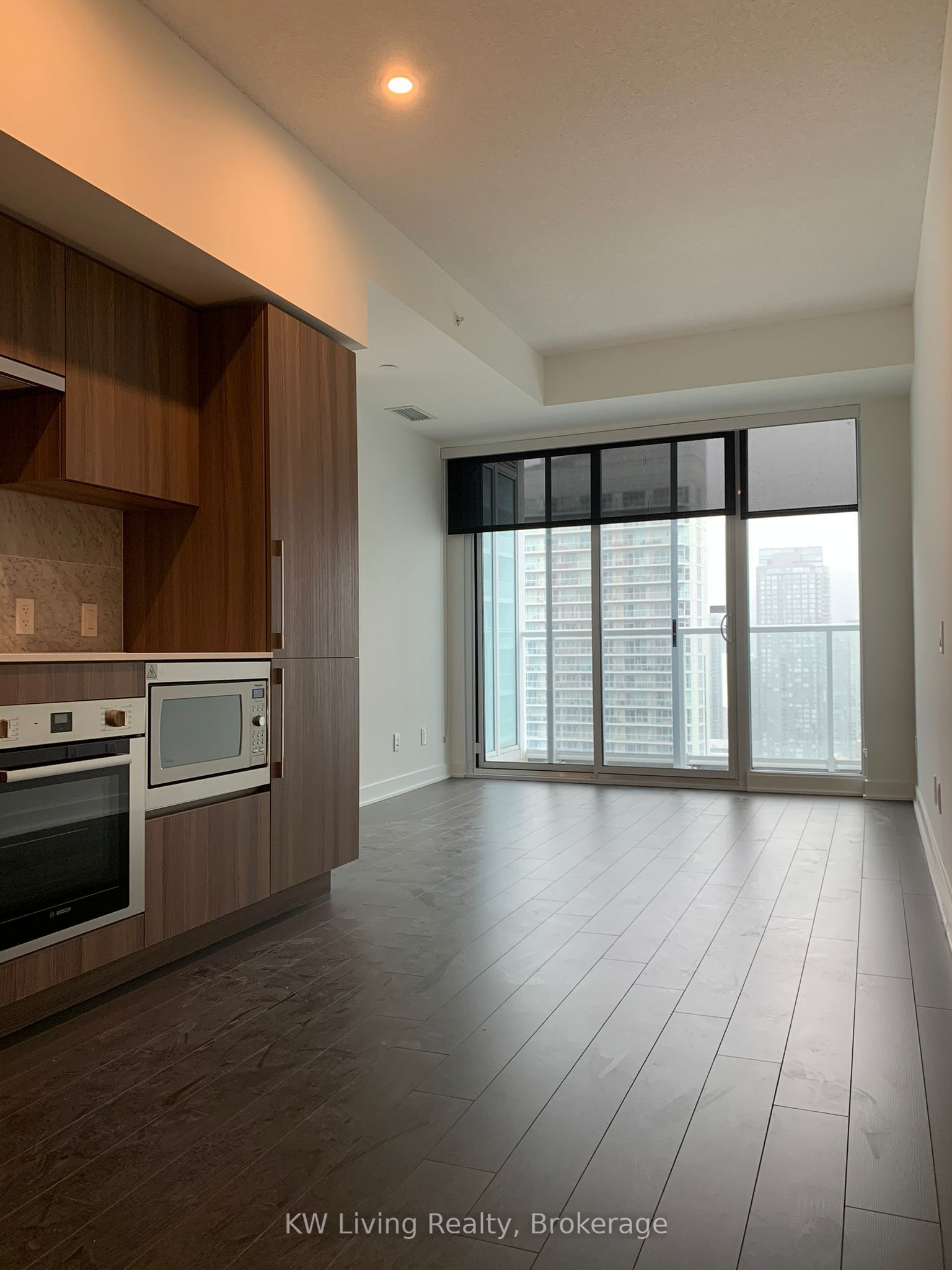 19 Bathurst Street 3706, Toronto, ON M5V 0N2 photo 2