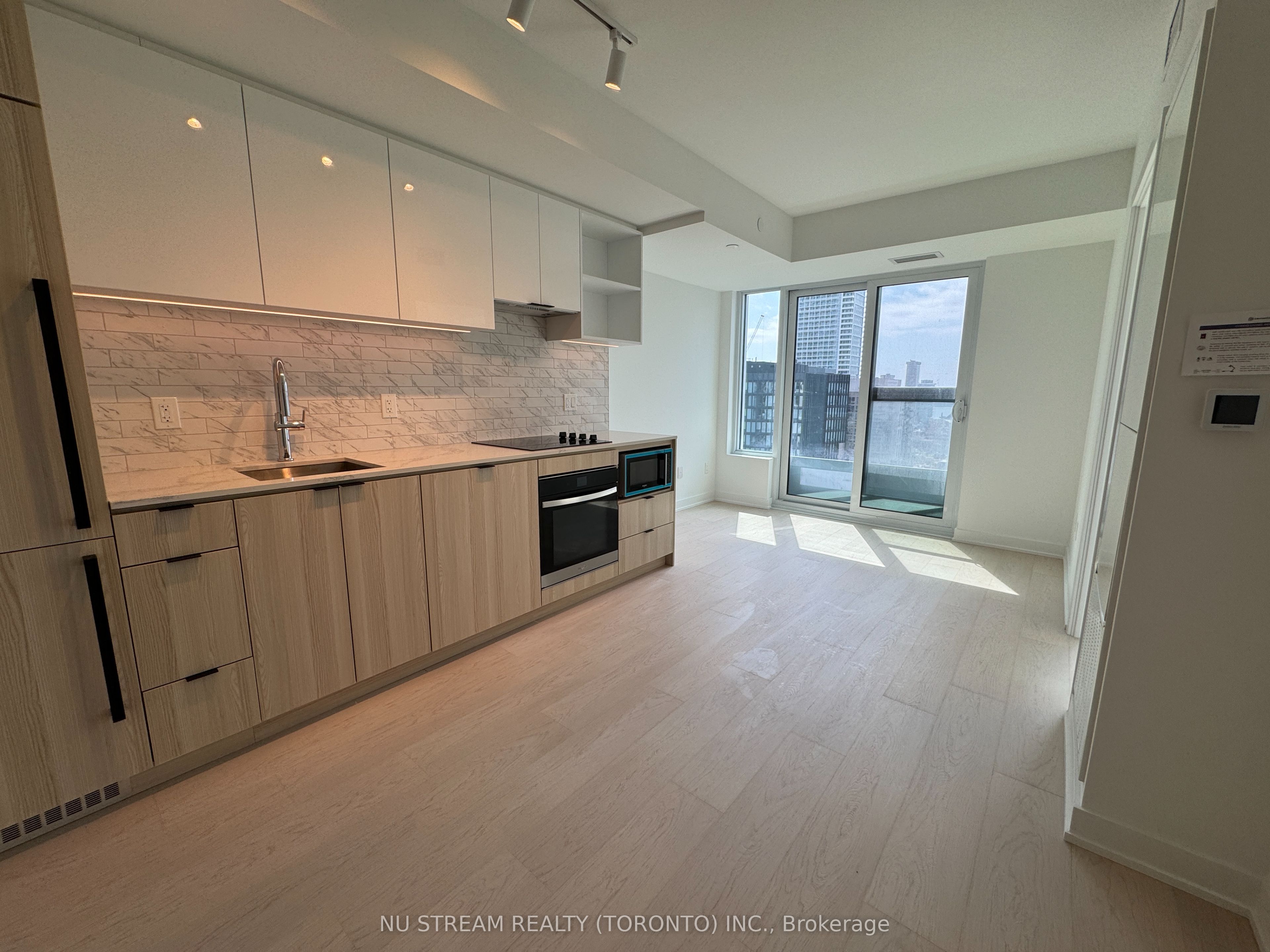 252 Church Street 2912, Toronto, ON M5B 1Z2 photo 2