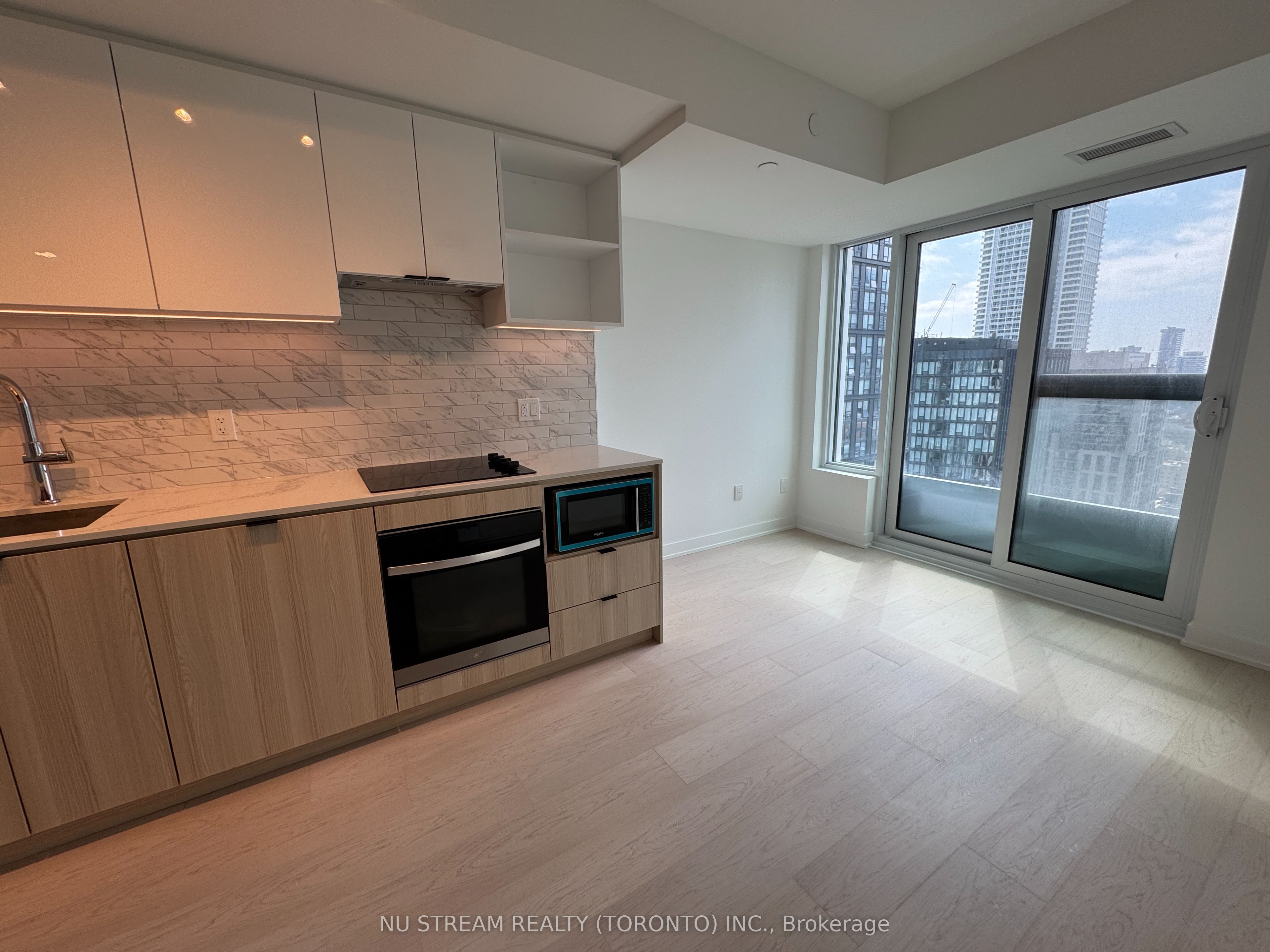 252 Church Street 2912, Toronto, ON M5B 1Z2 photo 3
