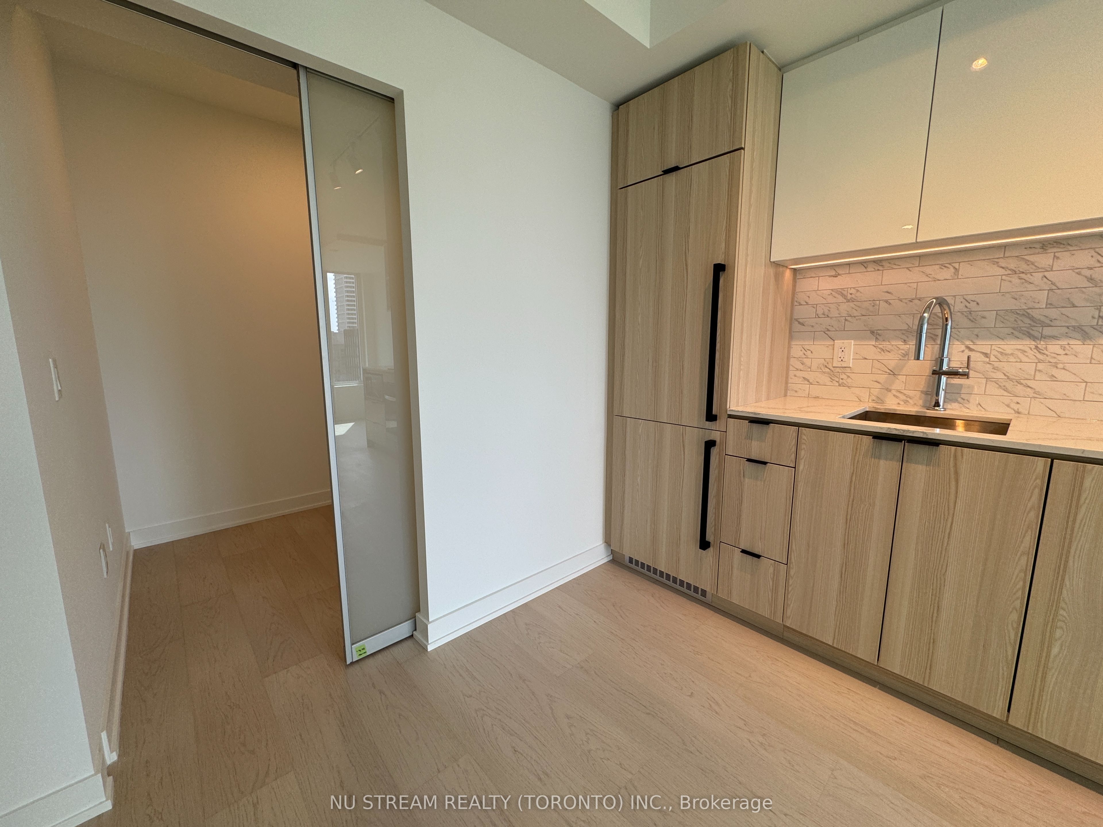 252 Church Street 2912, Toronto, ON M5B 1Z2 photo 5